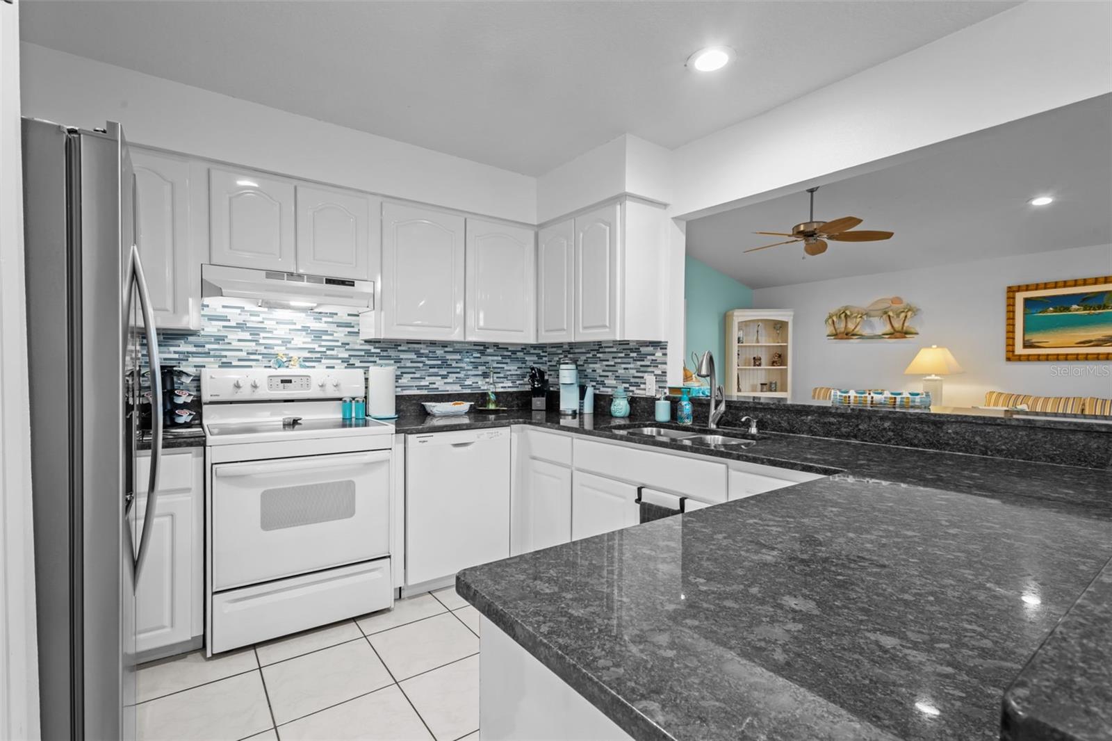Image 15 of 51 For 405 Charleston Avenue