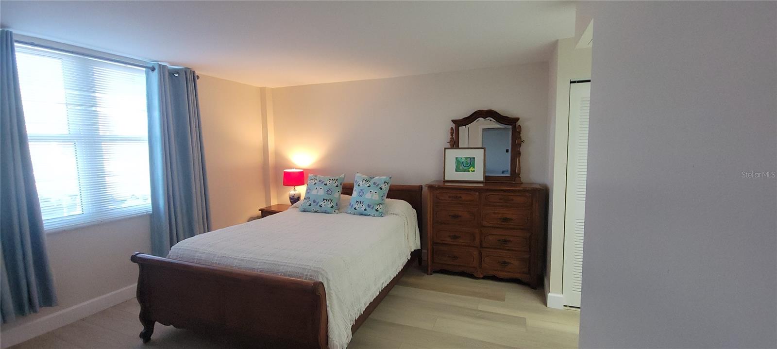 Image 16 of 43 For 632 Edgewater Drive 235