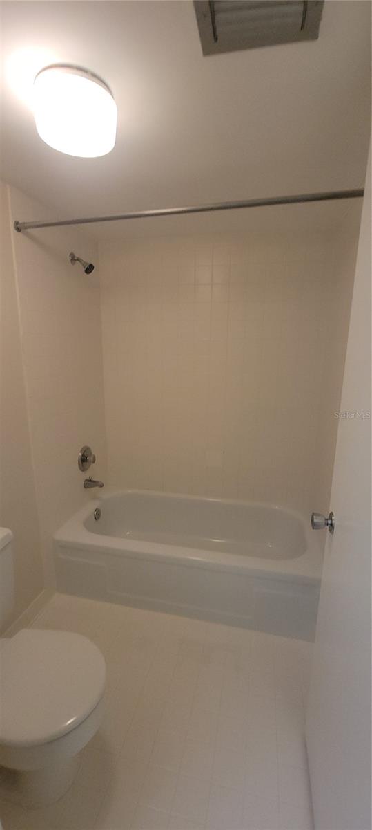Image 22 of 43 For 632 Edgewater Drive 235