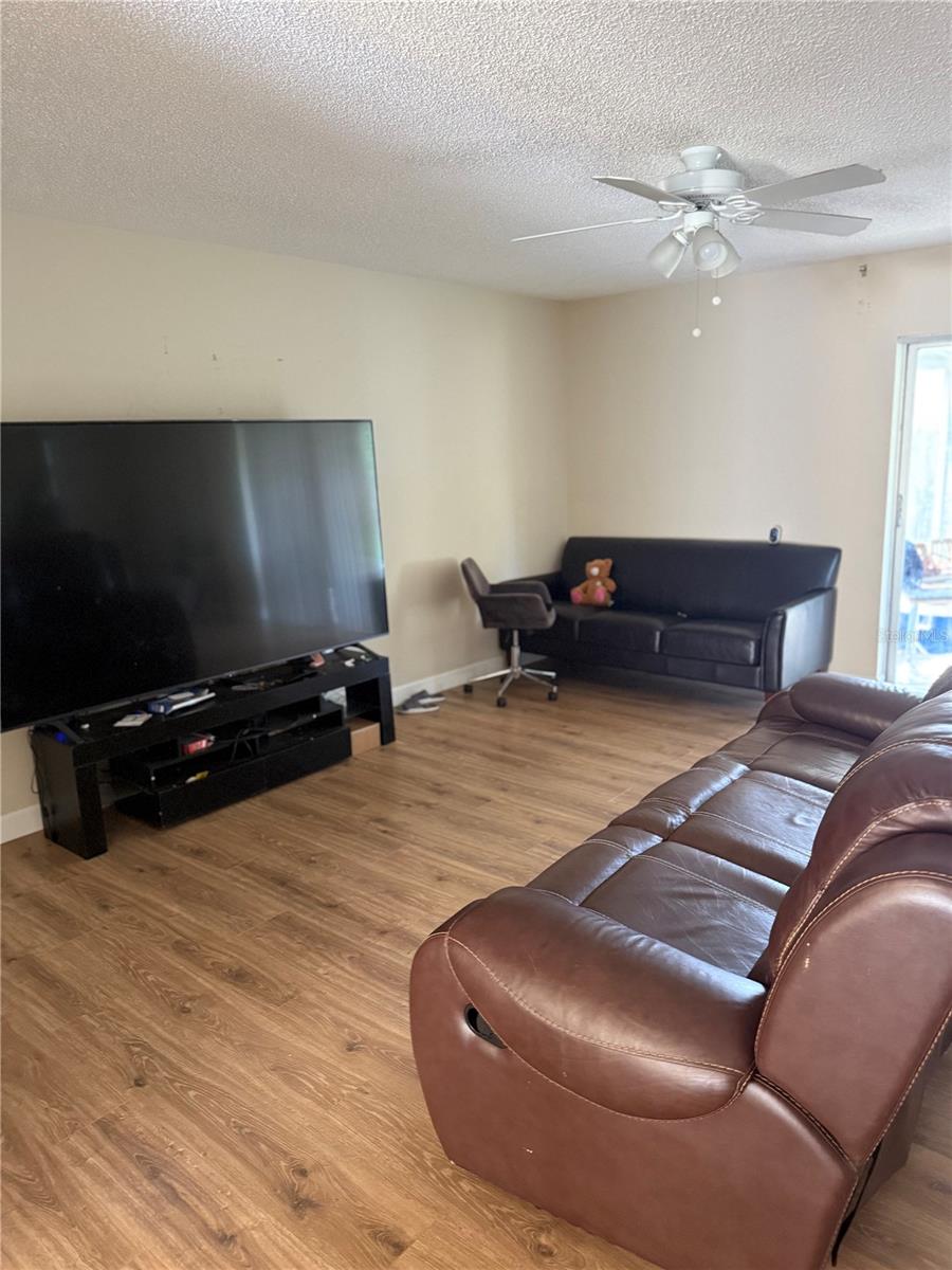 Image 11 of 17 For 706 Regency Court