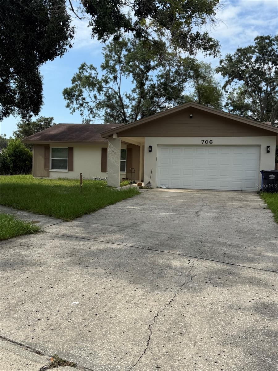 Image 2 of 17 For 706 Regency Court