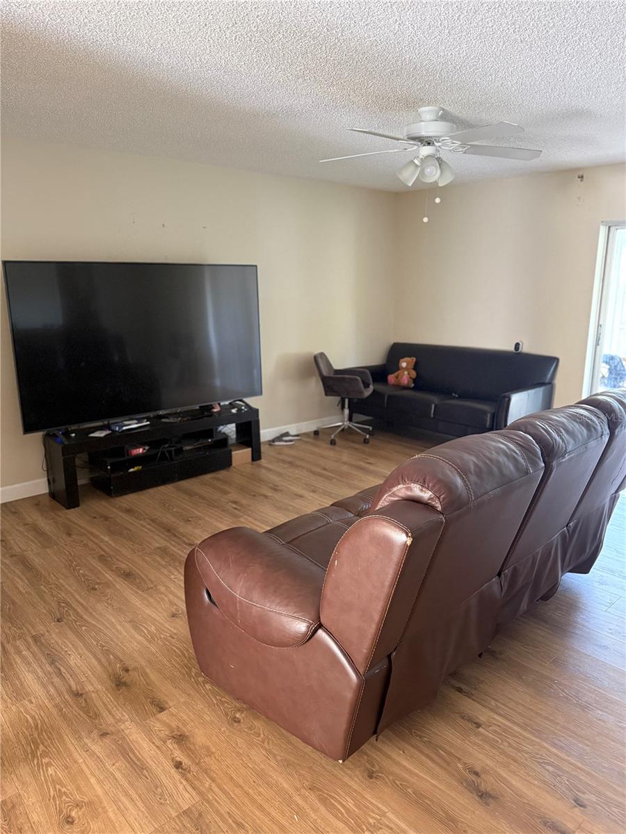 Image 6 of 17 For 706 Regency Court