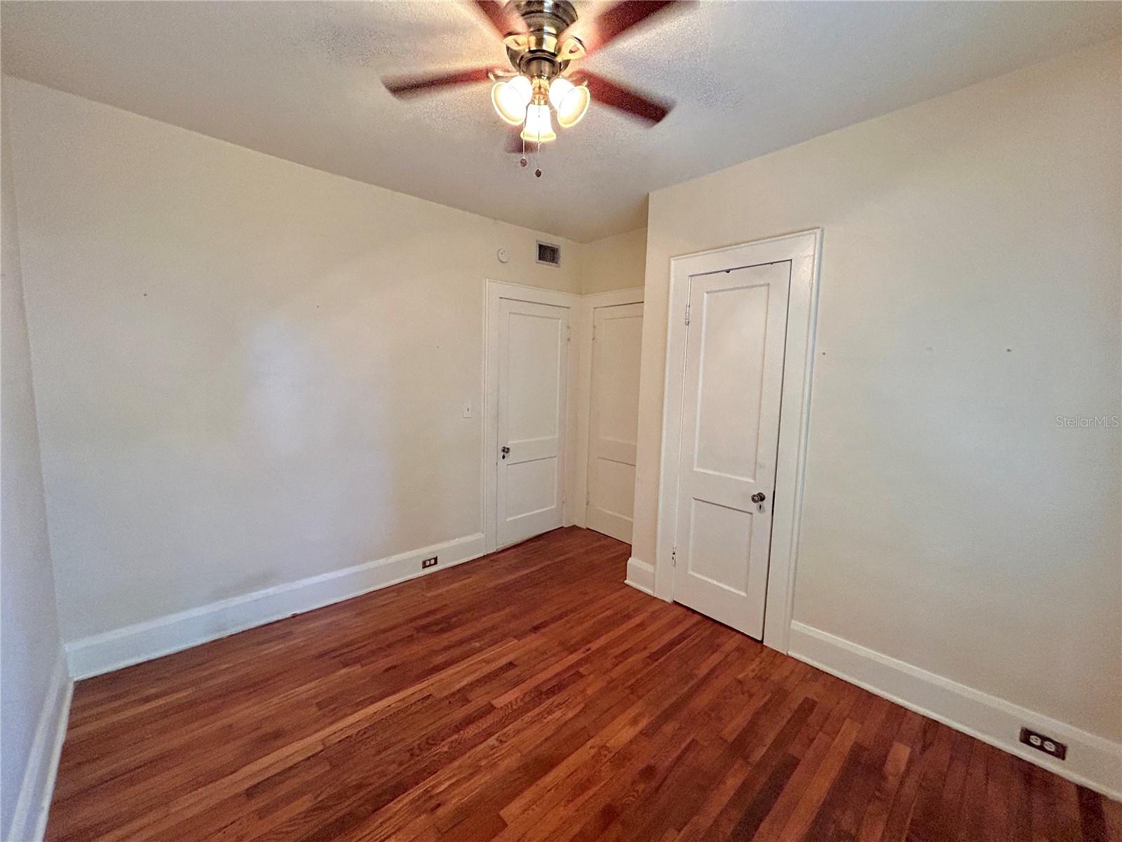 Image 10 of 17 For 4015 Seminole Avenue 4