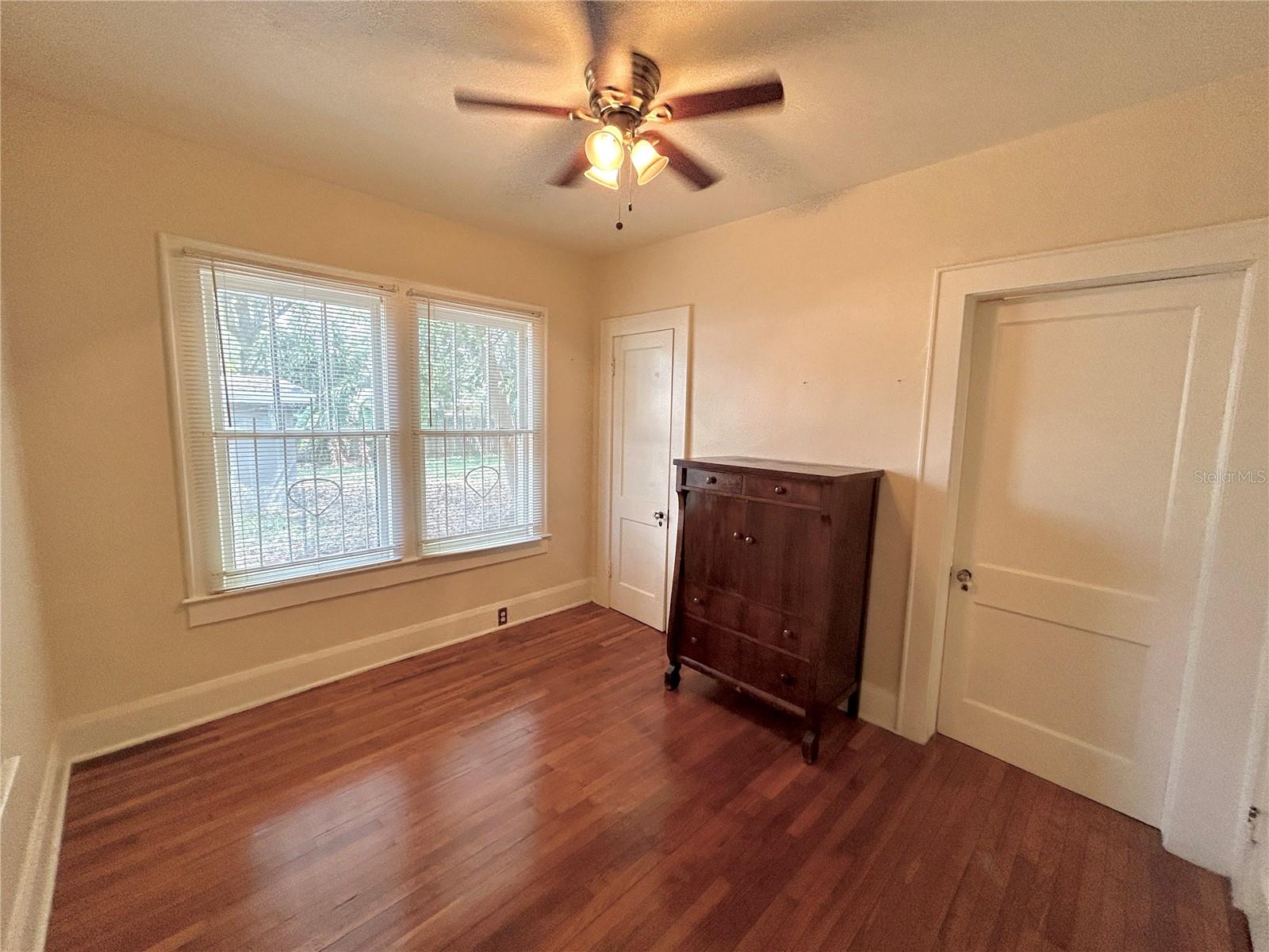 Image 11 of 17 For 4015 Seminole Avenue 4