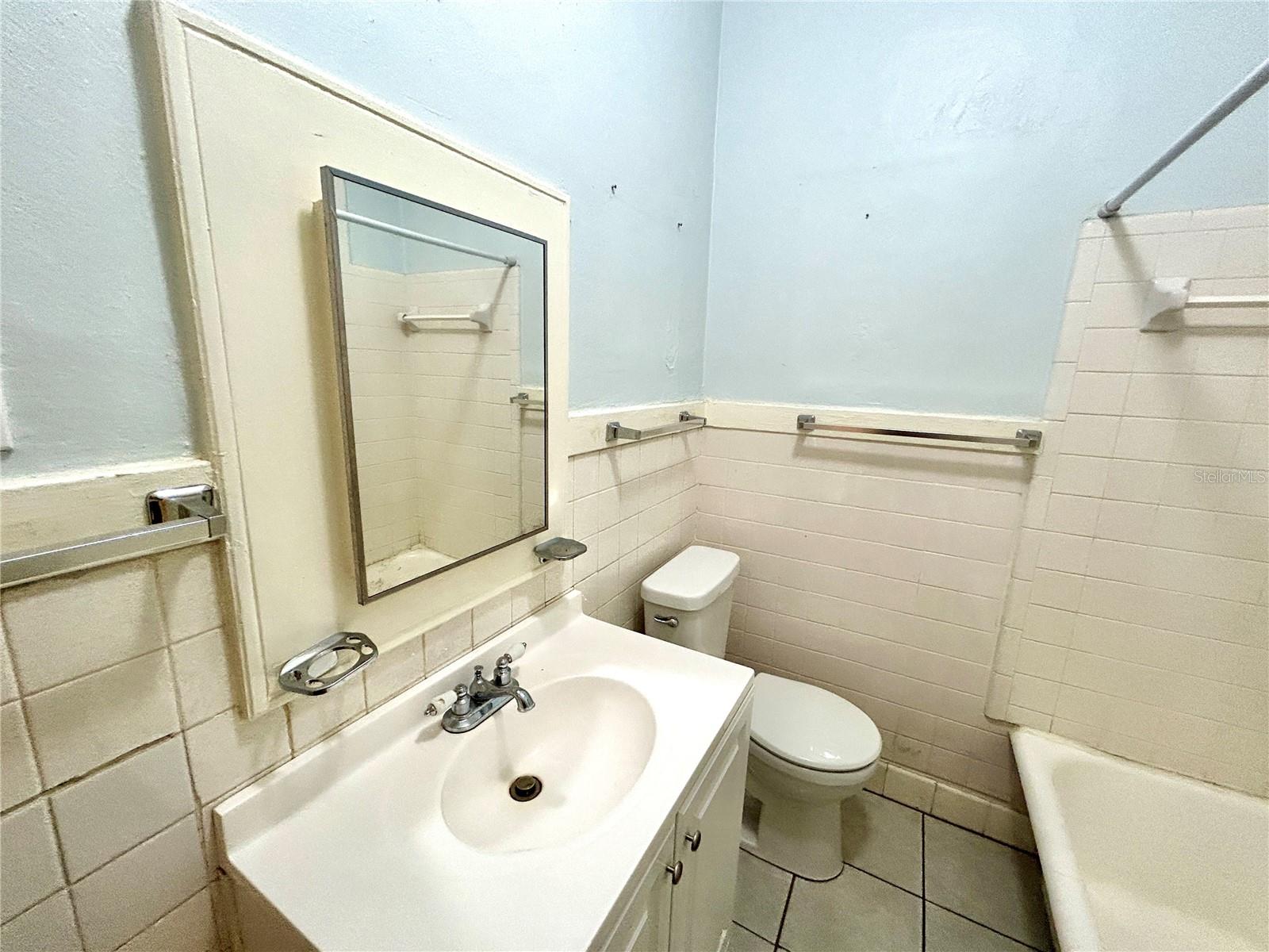 Image 13 of 17 For 4015 Seminole Avenue 4