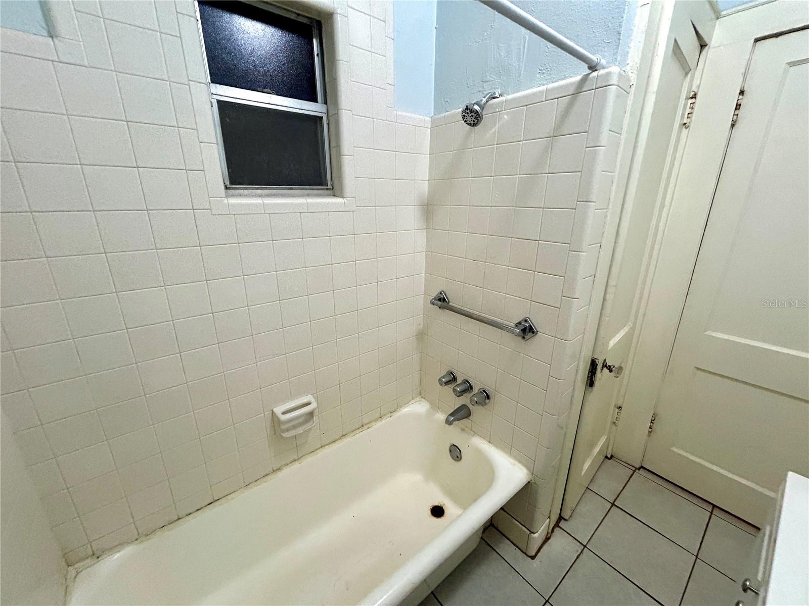 Image 14 of 17 For 4015 Seminole Avenue 4