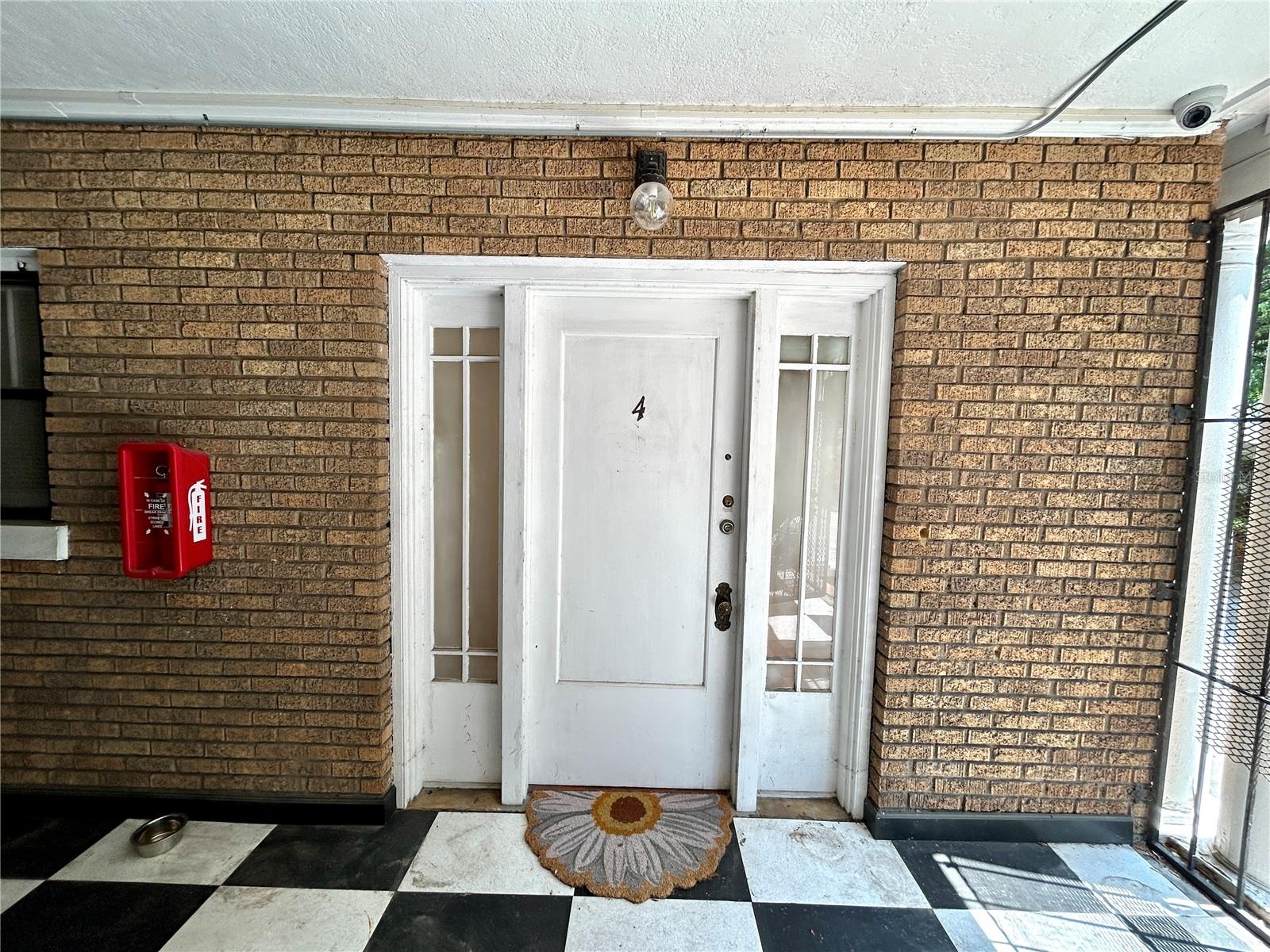 Image 2 of 17 For 4015 Seminole Avenue 4