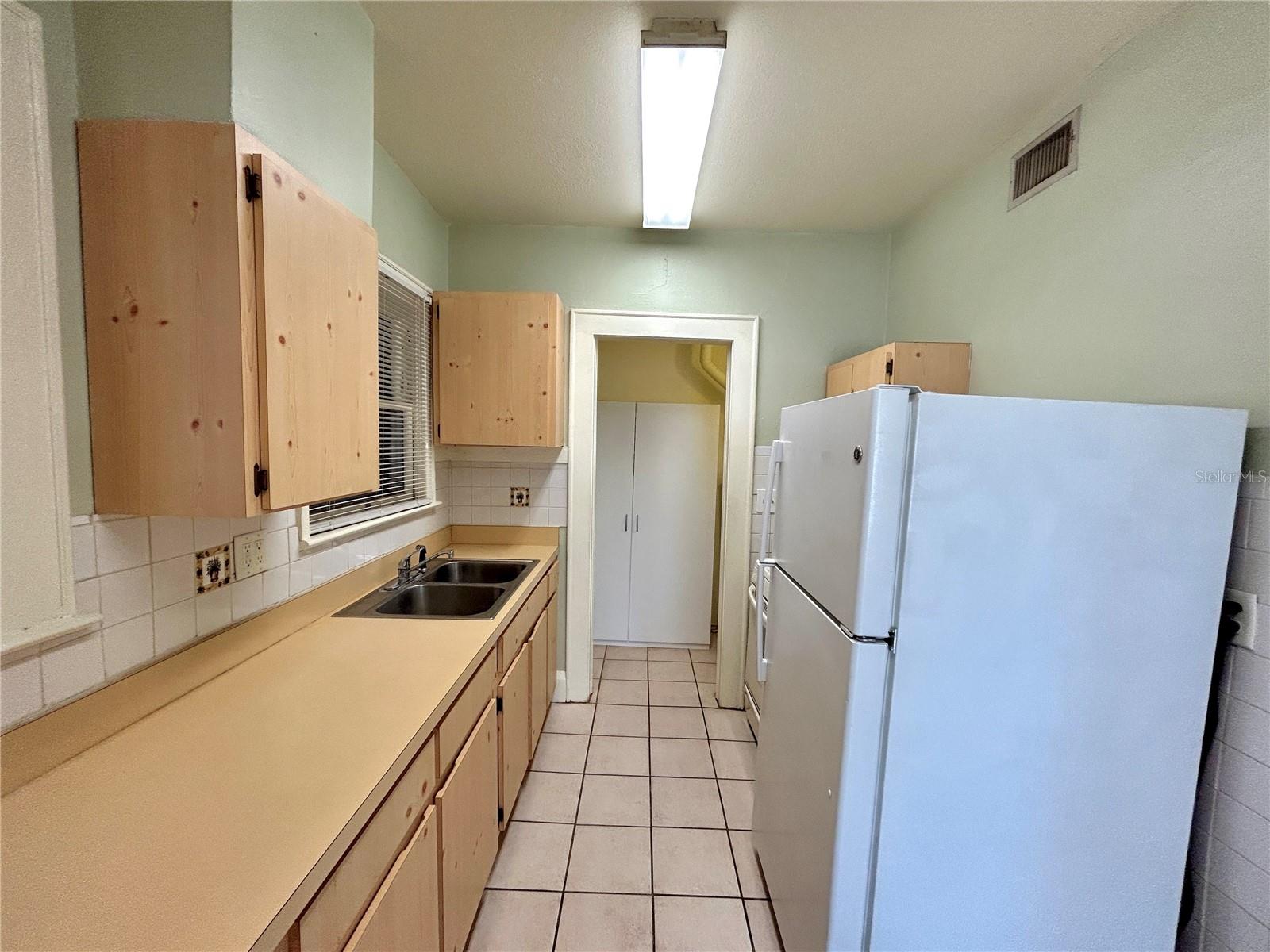 Image 6 of 17 For 4015 Seminole Avenue 4