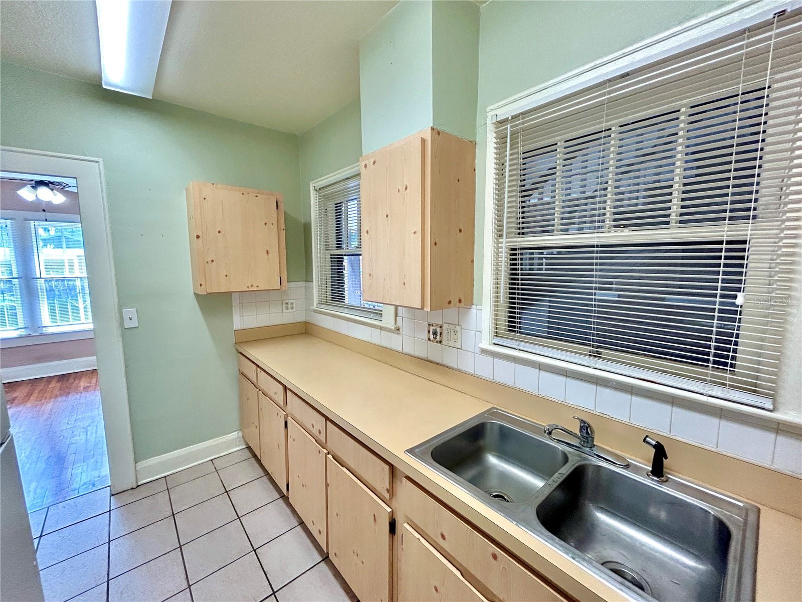 Image 7 of 17 For 4015 Seminole Avenue 4