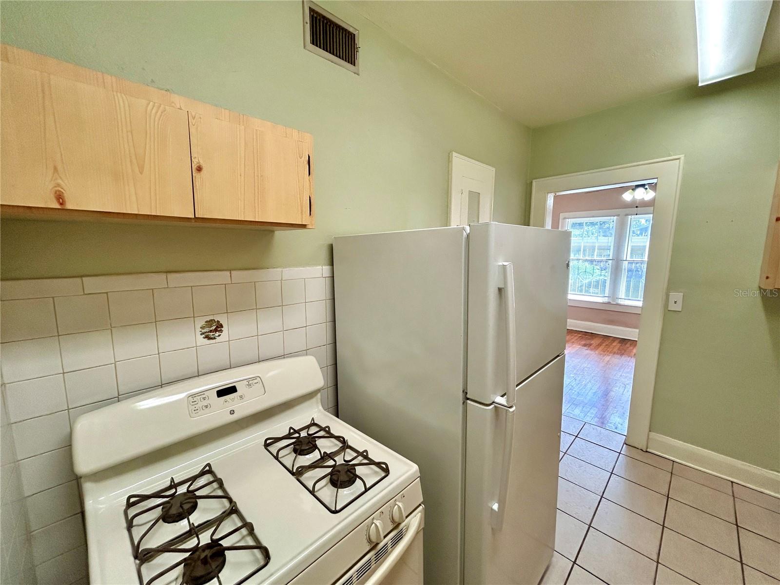 Image 8 of 17 For 4015 Seminole Avenue 4