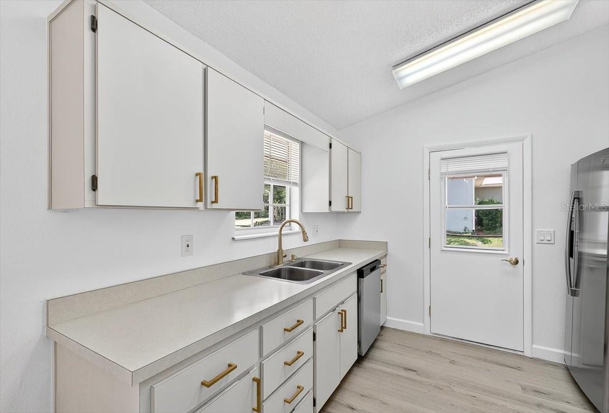 Image 10 of 31 For 830 Carnegie Drive