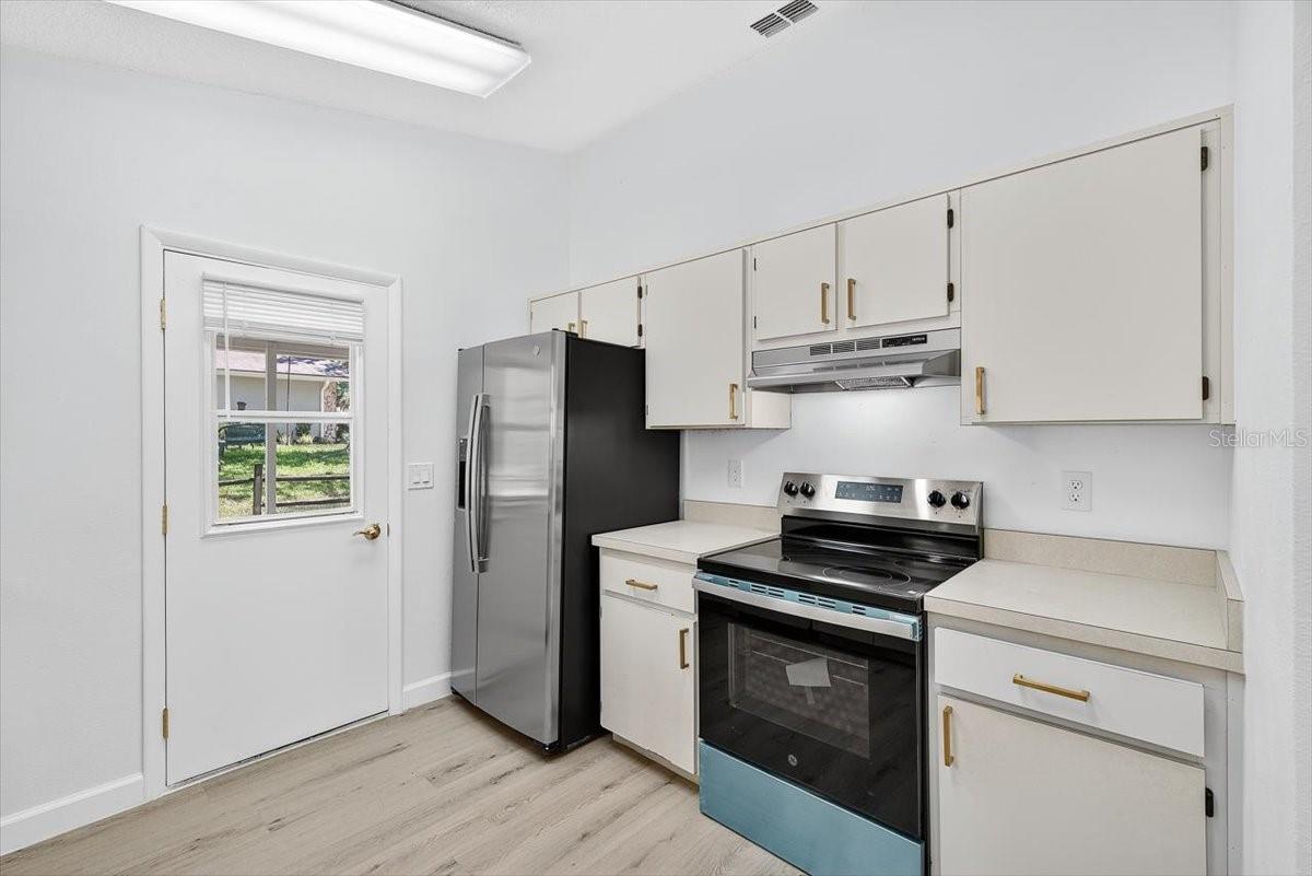 Image 11 of 31 For 830 Carnegie Drive