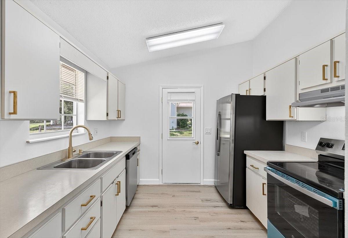 Image 9 of 31 For 830 Carnegie Drive