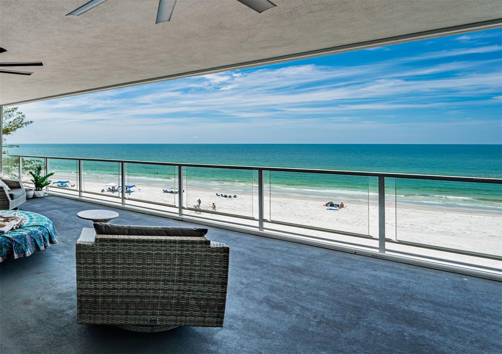 Listing photo id 8 for 19816 Gulf Boulevard 502