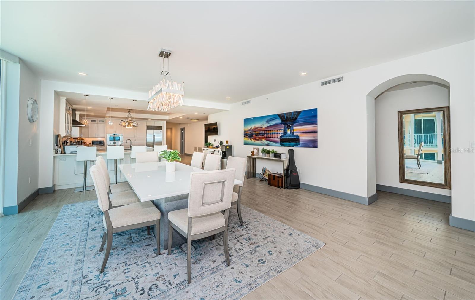 Listing photo id 12 for 19816 Gulf Boulevard 502
