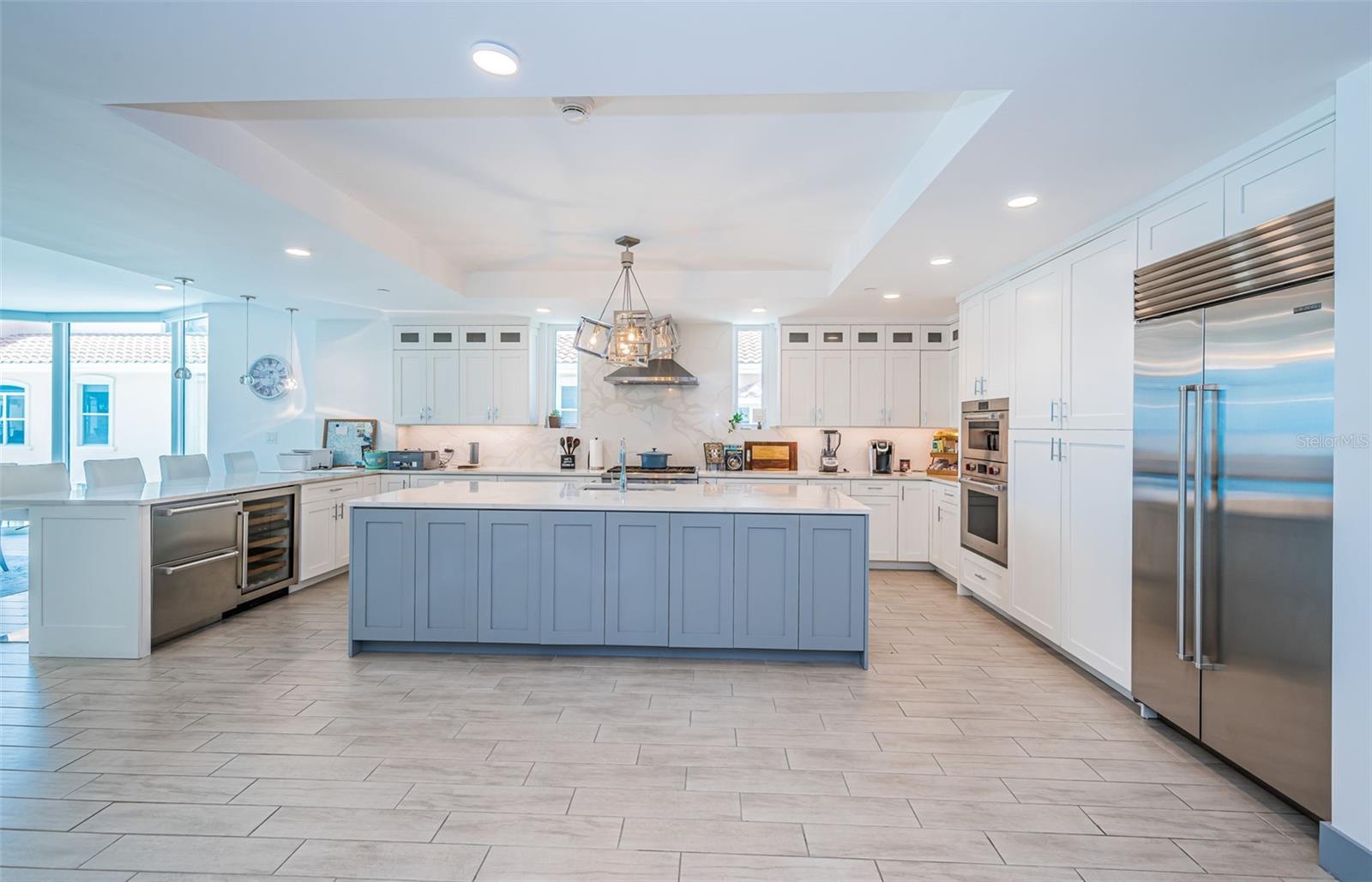 Listing photo id 15 for 19816 Gulf Boulevard 502