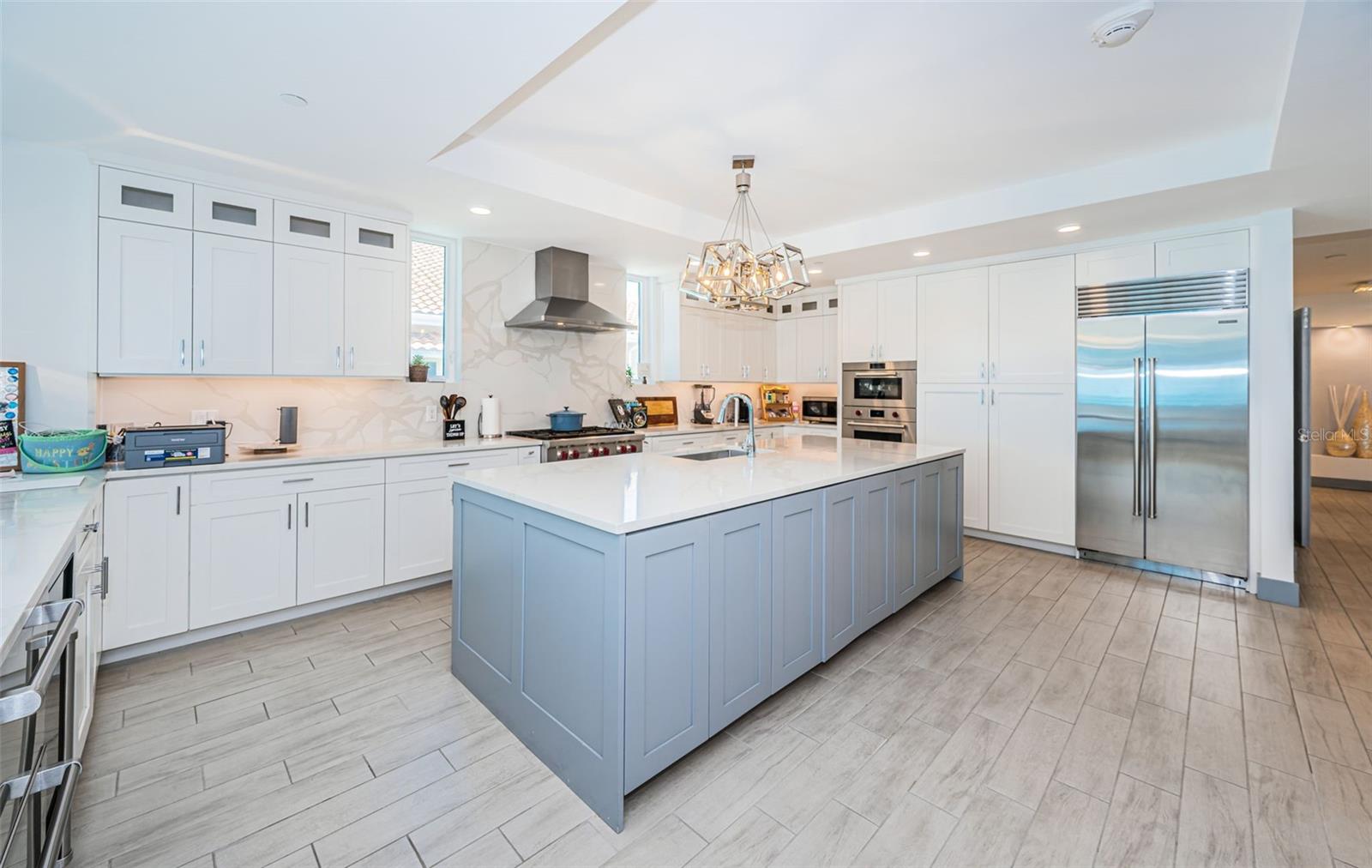 Listing photo id 16 for 19816 Gulf Boulevard 502