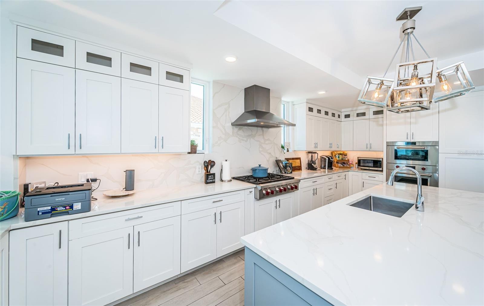 Listing photo id 17 for 19816 Gulf Boulevard 502