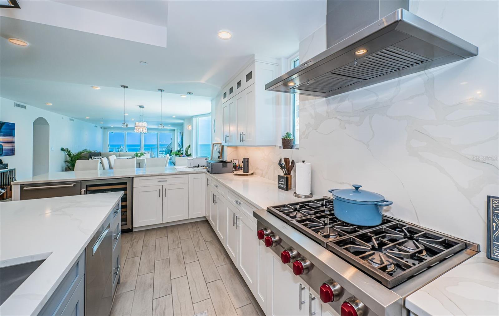 Listing photo id 18 for 19816 Gulf Boulevard 502
