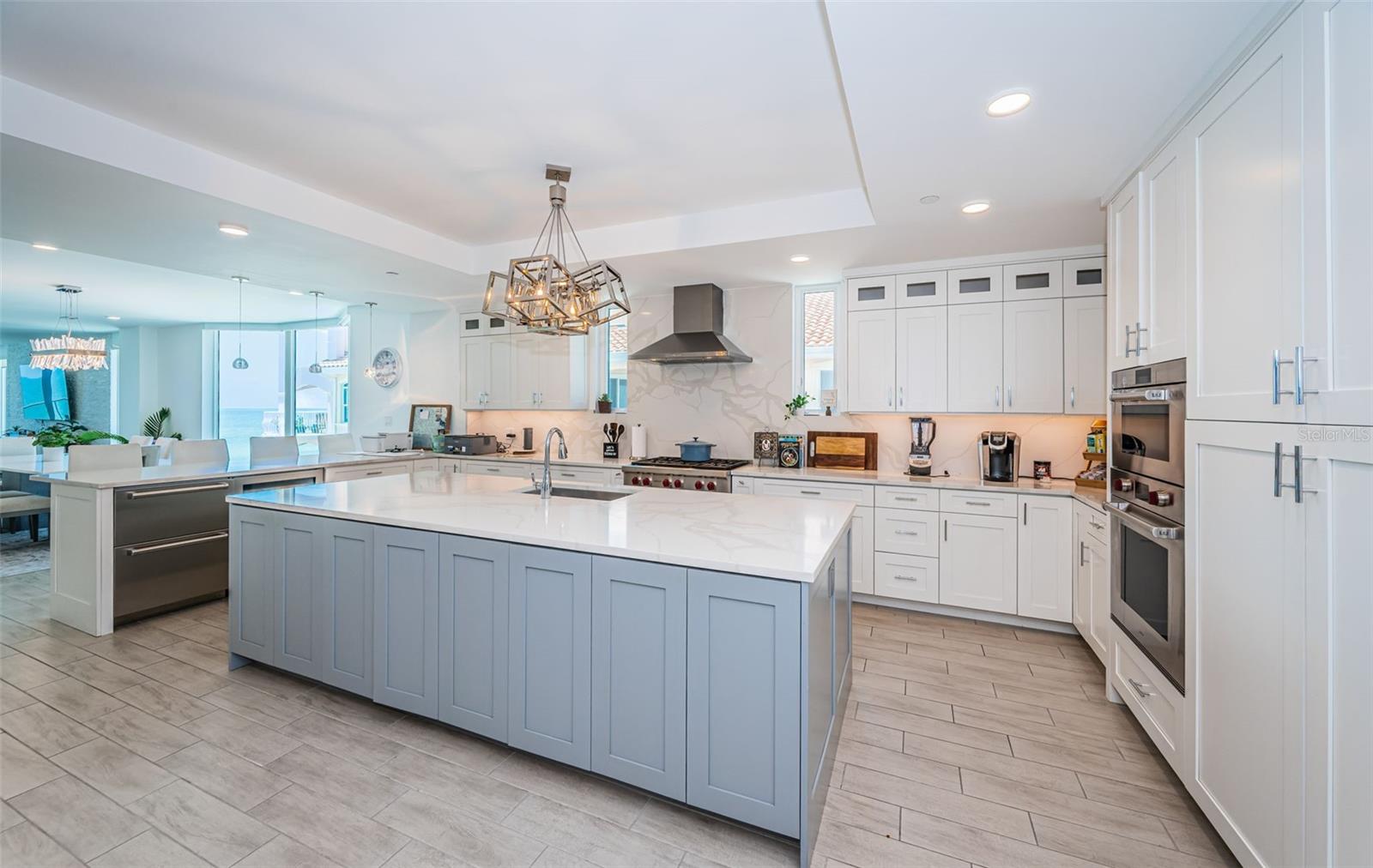 Listing photo id 20 for 19816 Gulf Boulevard 502