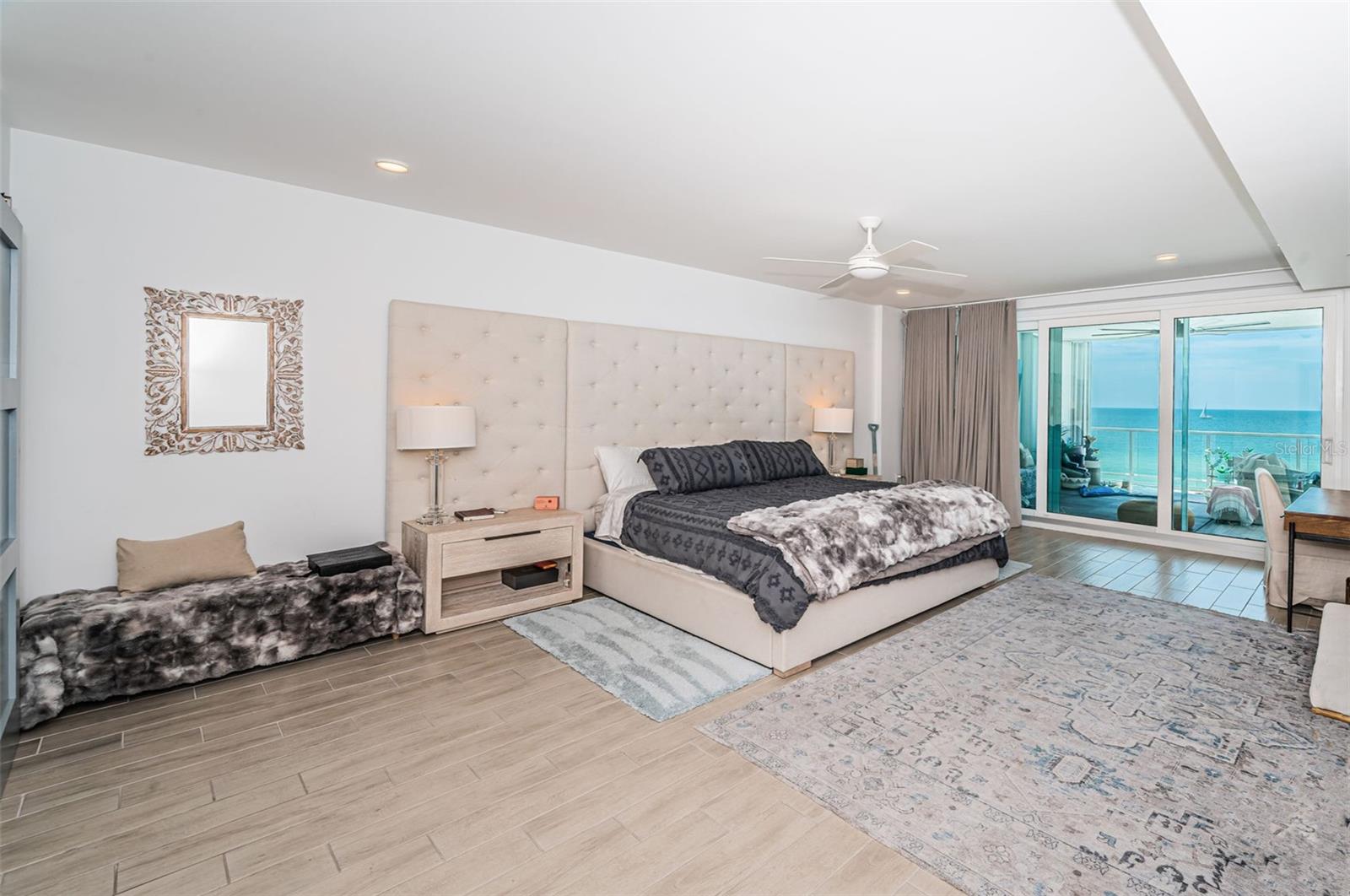 Listing photo id 21 for 19816 Gulf Boulevard 502