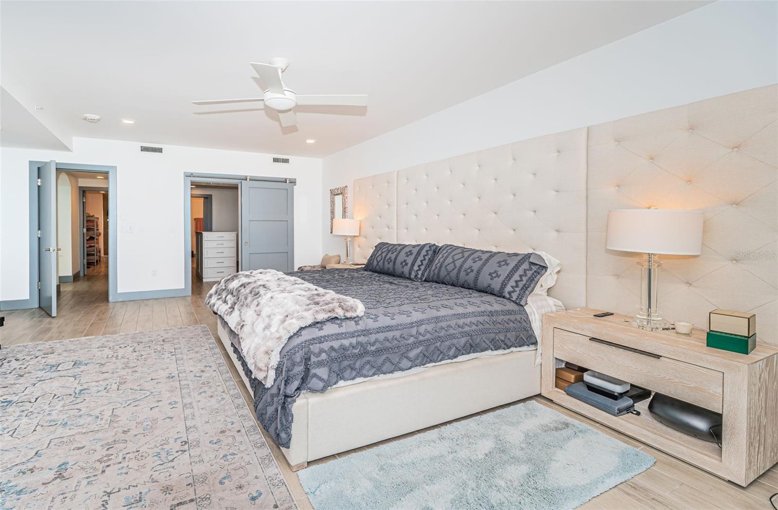 Listing photo id 23 for 19816 Gulf Boulevard 502