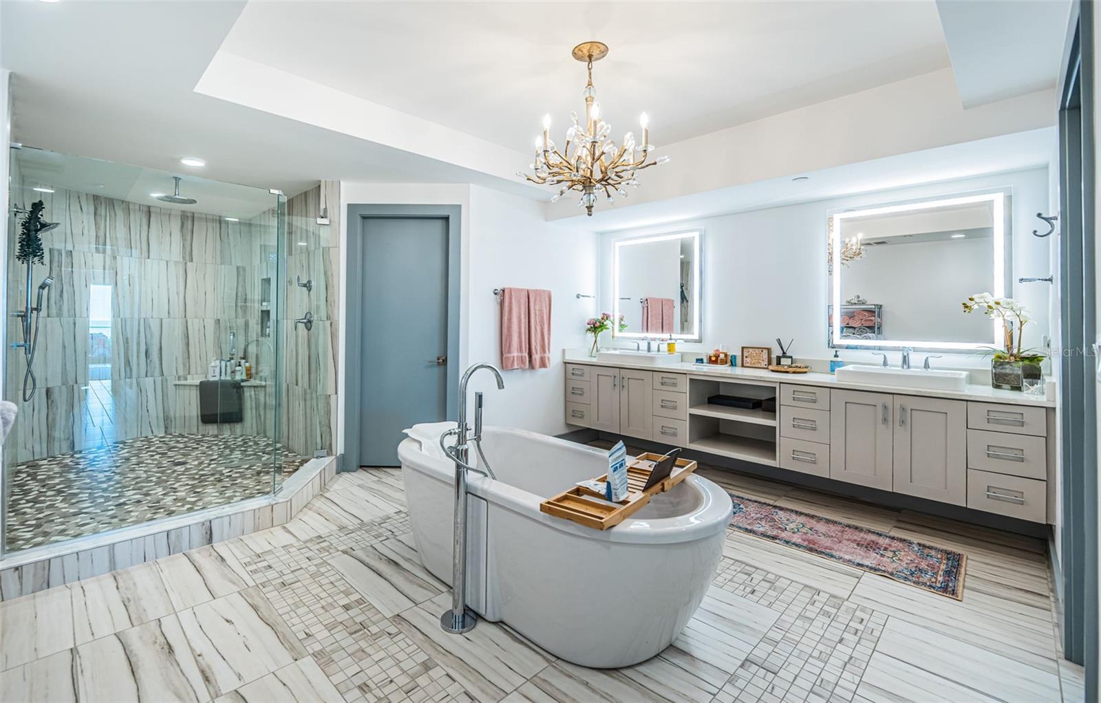 Listing photo id 24 for 19816 Gulf Boulevard 502