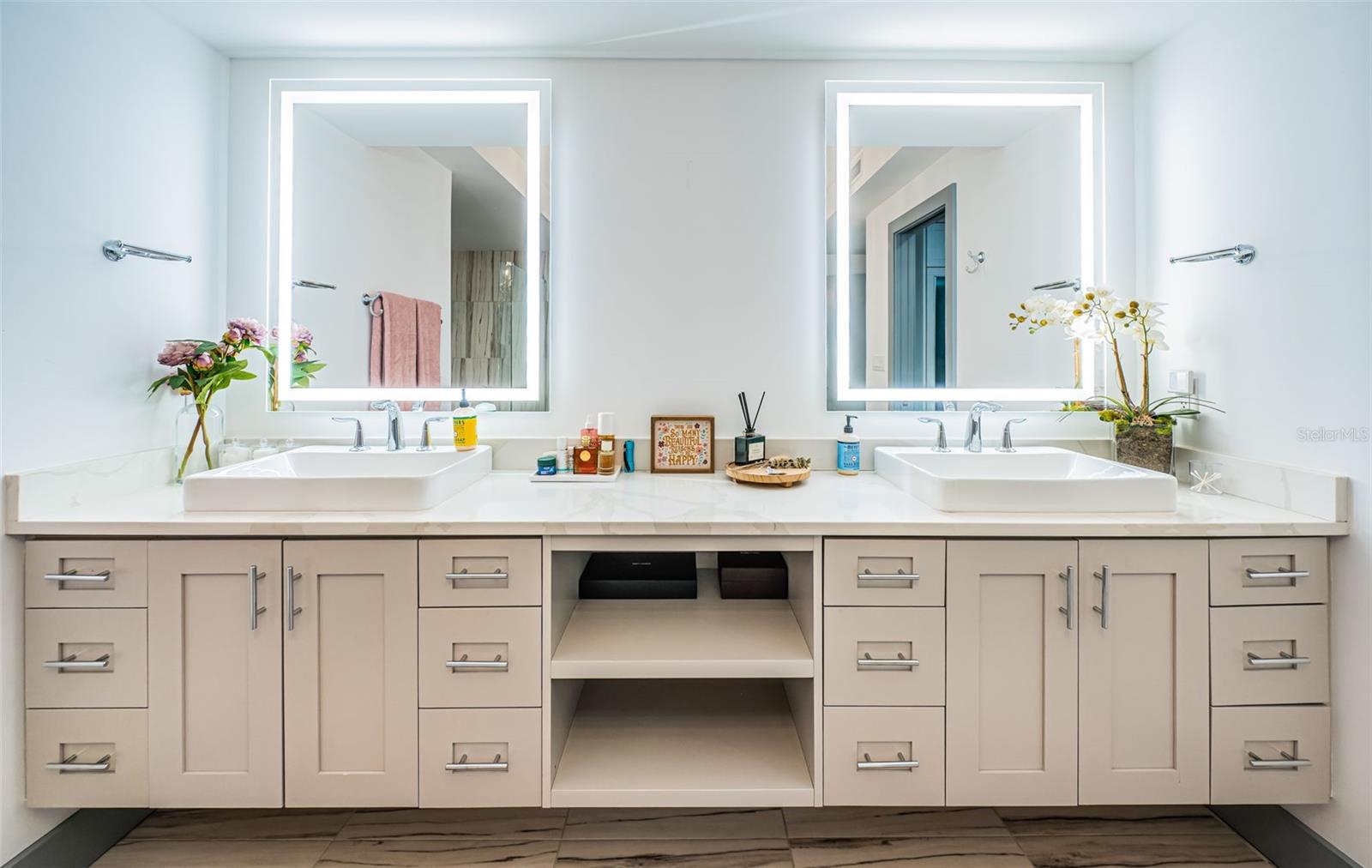 Listing photo id 25 for 19816 Gulf Boulevard 502