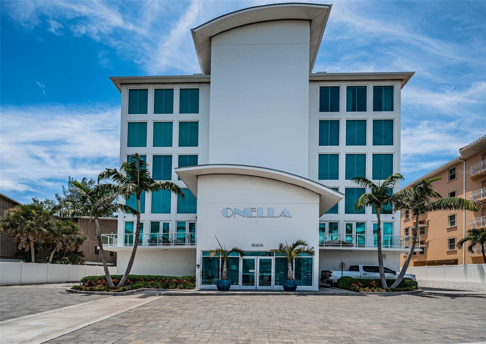 Listing photo id 1 for 19816 Gulf Boulevard 502