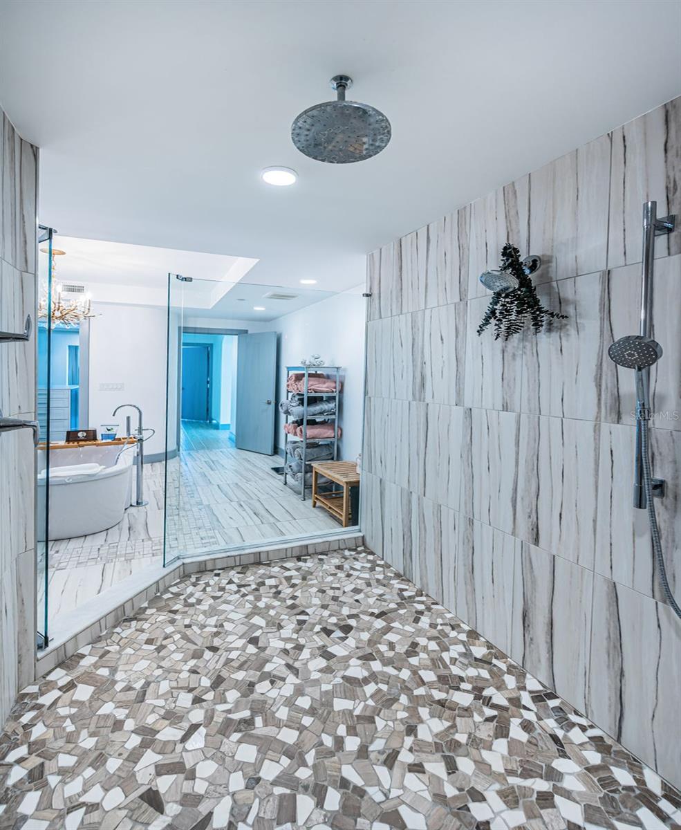 Listing photo id 28 for 19816 Gulf Boulevard 502
