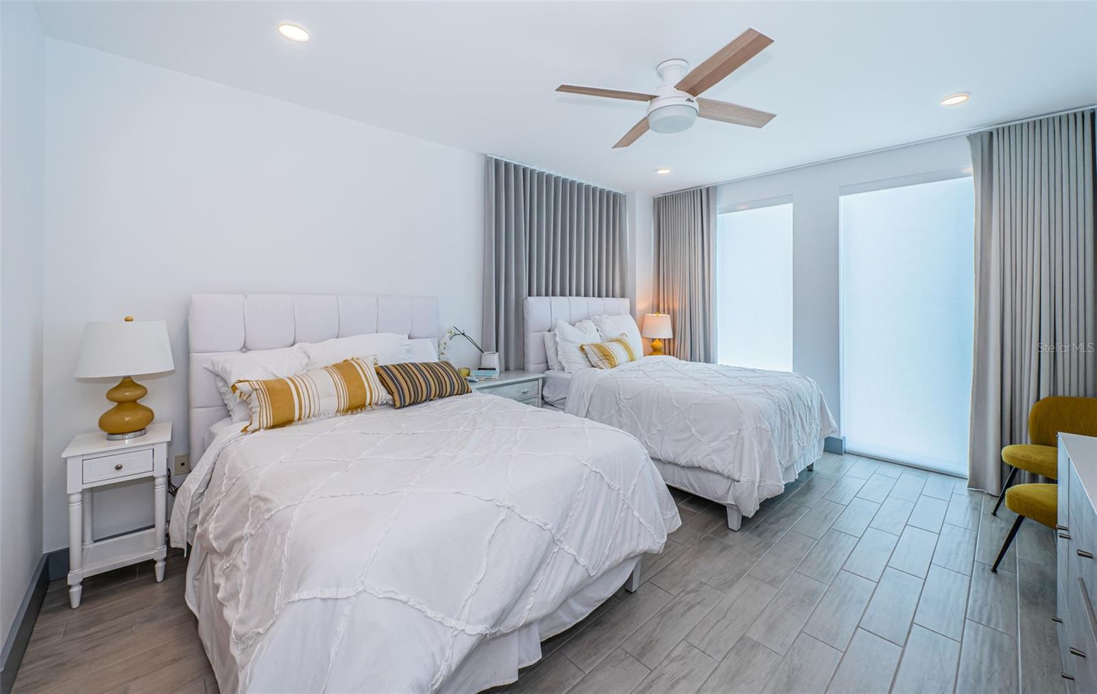 Listing photo id 35 for 19816 Gulf Boulevard 502