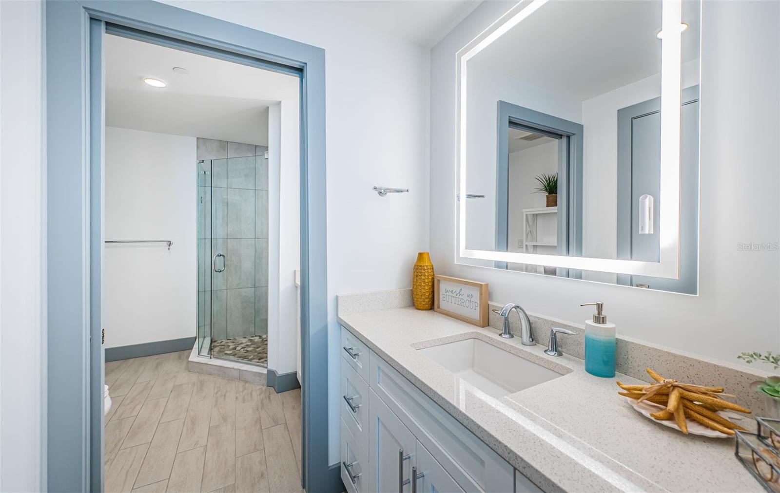 Listing photo id 37 for 19816 Gulf Boulevard 502