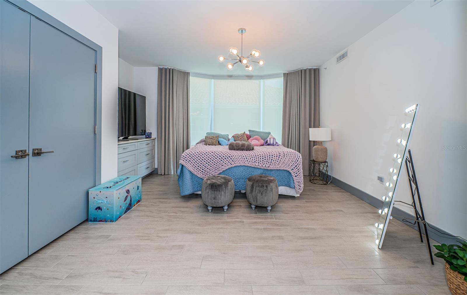 Listing photo id 38 for 19816 Gulf Boulevard 502