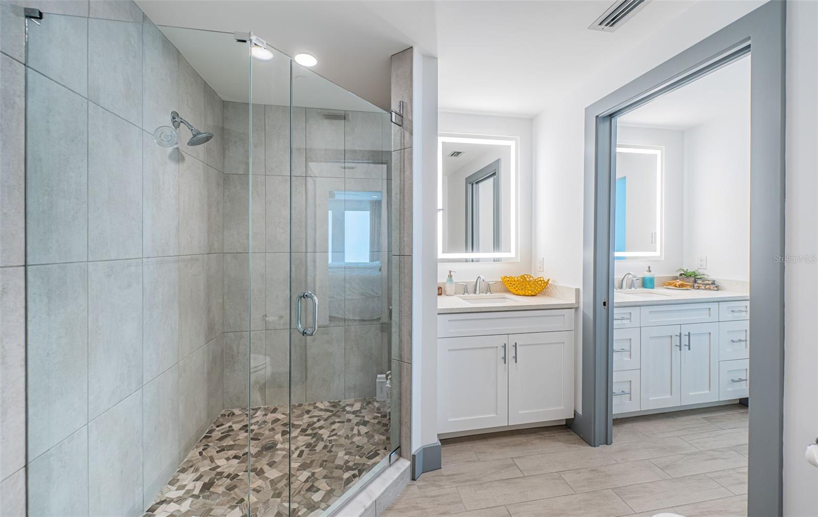 Listing photo id 39 for 19816 Gulf Boulevard 502