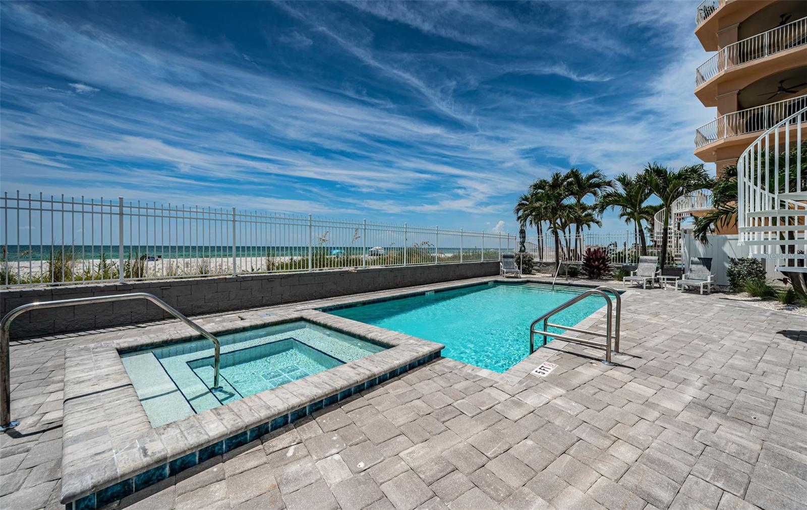 Listing photo id 40 for 19816 Gulf Boulevard 502
