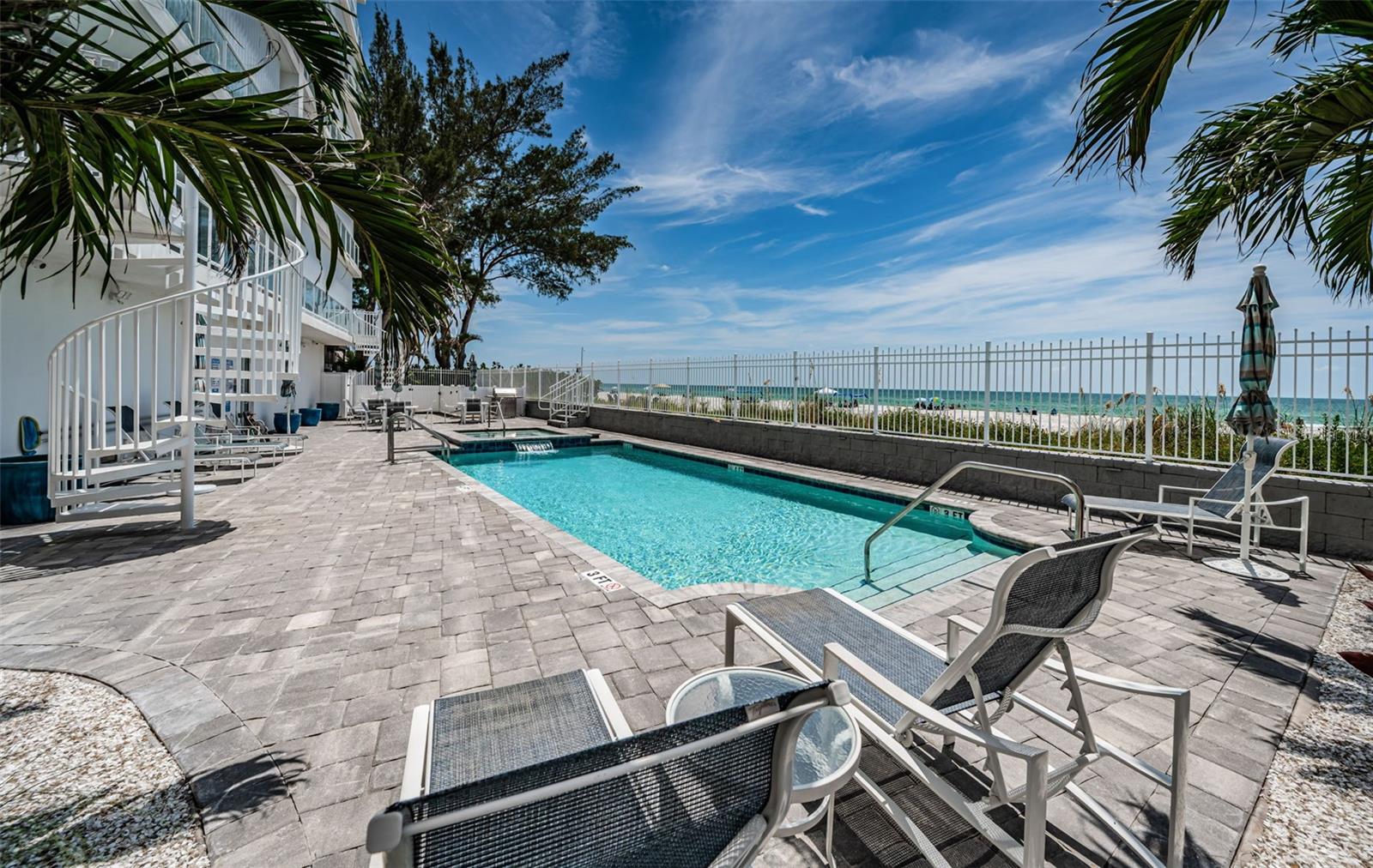 Listing photo id 41 for 19816 Gulf Boulevard 502