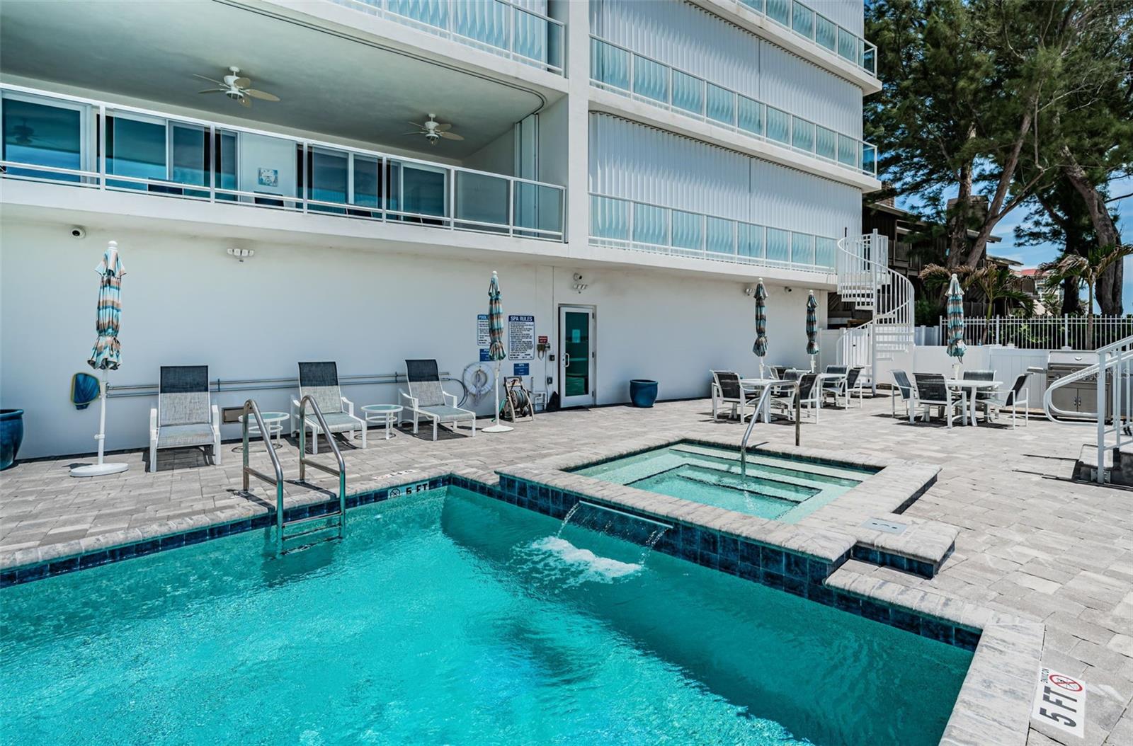 Listing photo id 42 for 19816 Gulf Boulevard 502