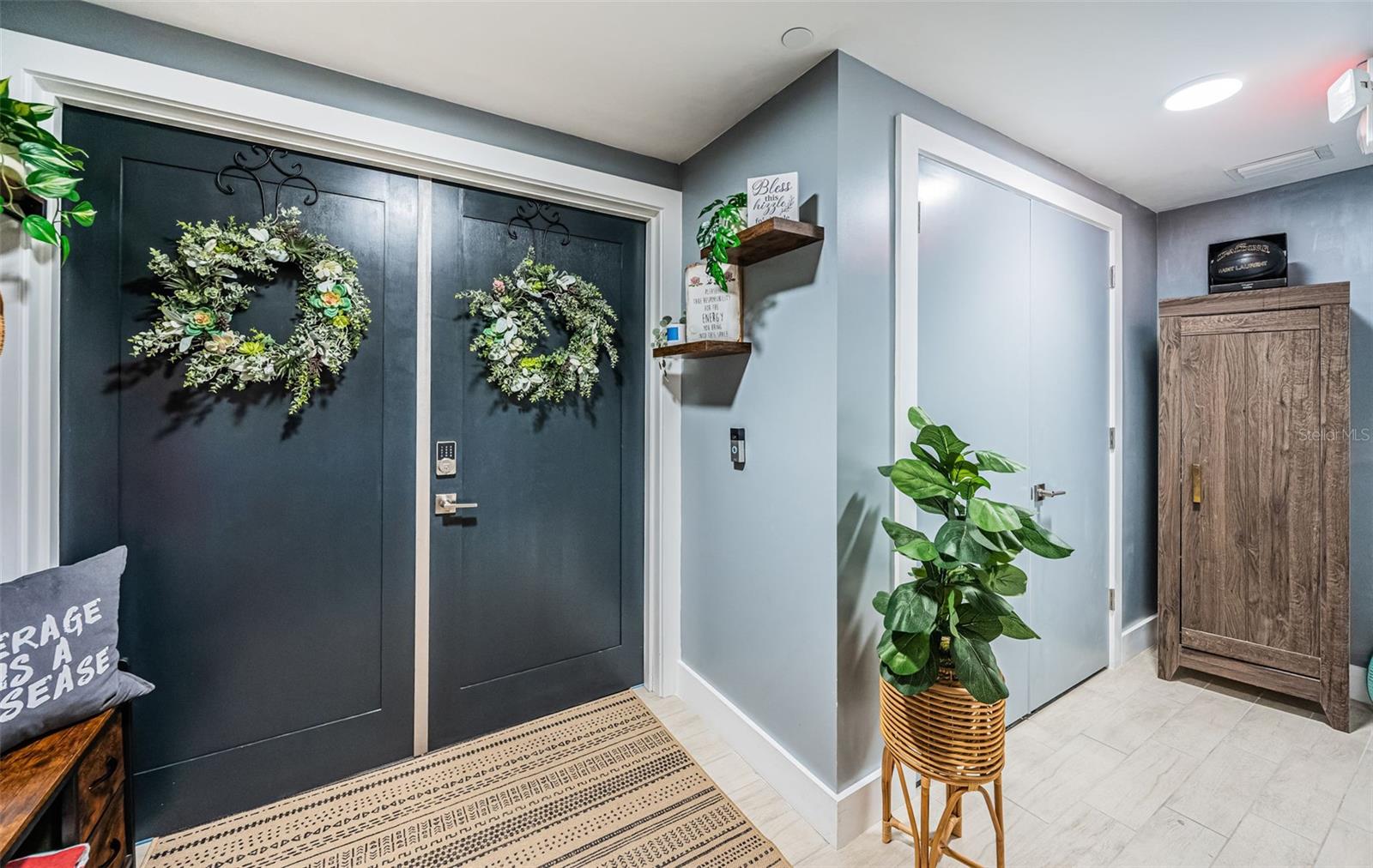 Listing photo id 3 for 19816 Gulf Boulevard 502