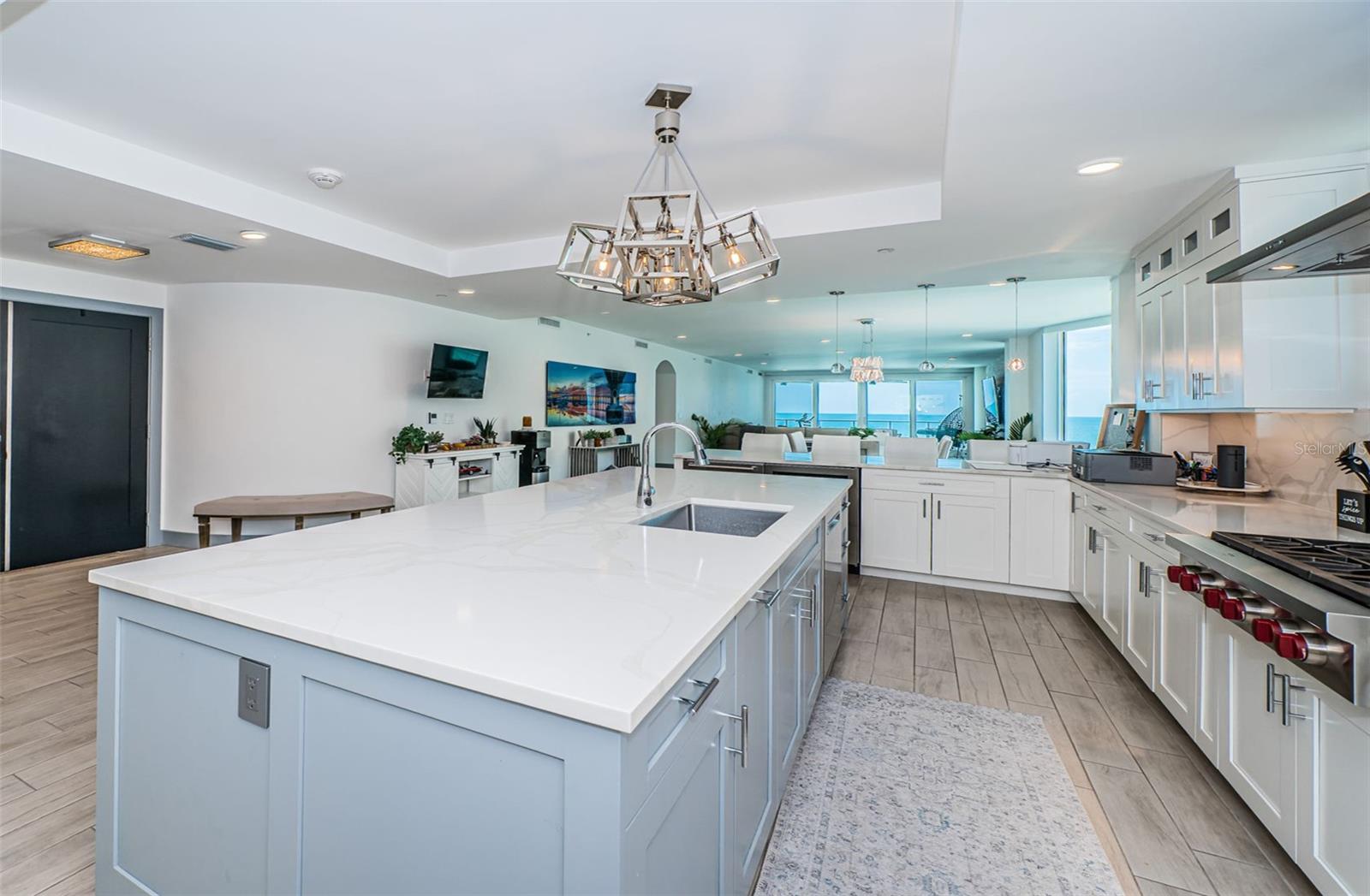 Listing photo id 4 for 19816 Gulf Boulevard 502