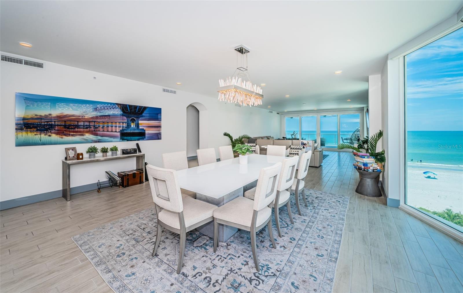Listing photo id 5 for 19816 Gulf Boulevard 502