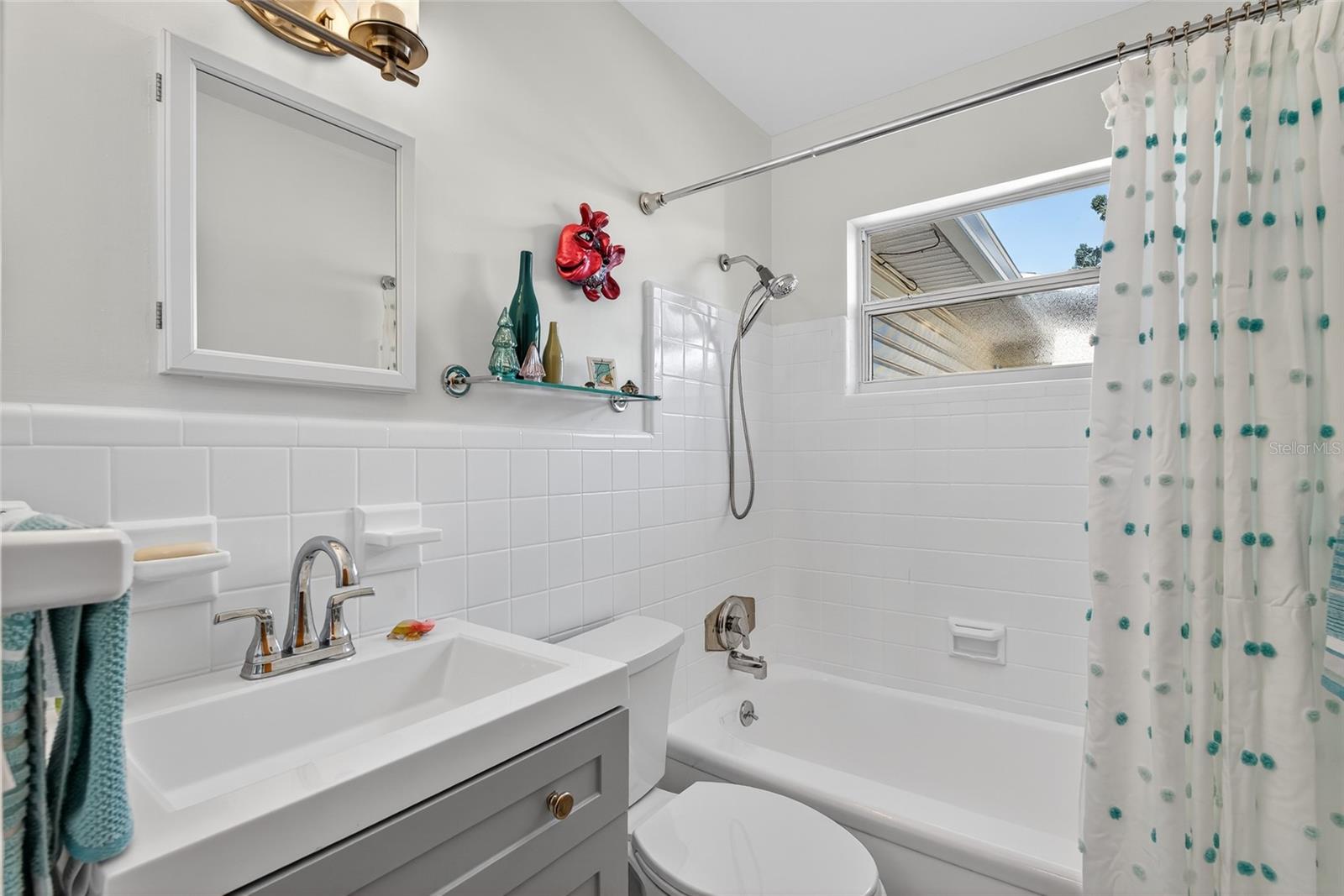 Image 22 of 33 For 921 Freemont Street S