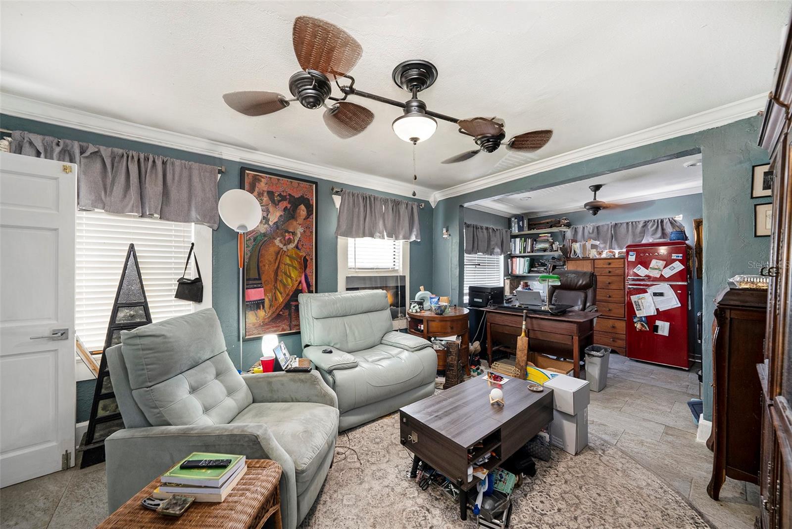 Listing photo id 11 for 2255 Trelain Drive S