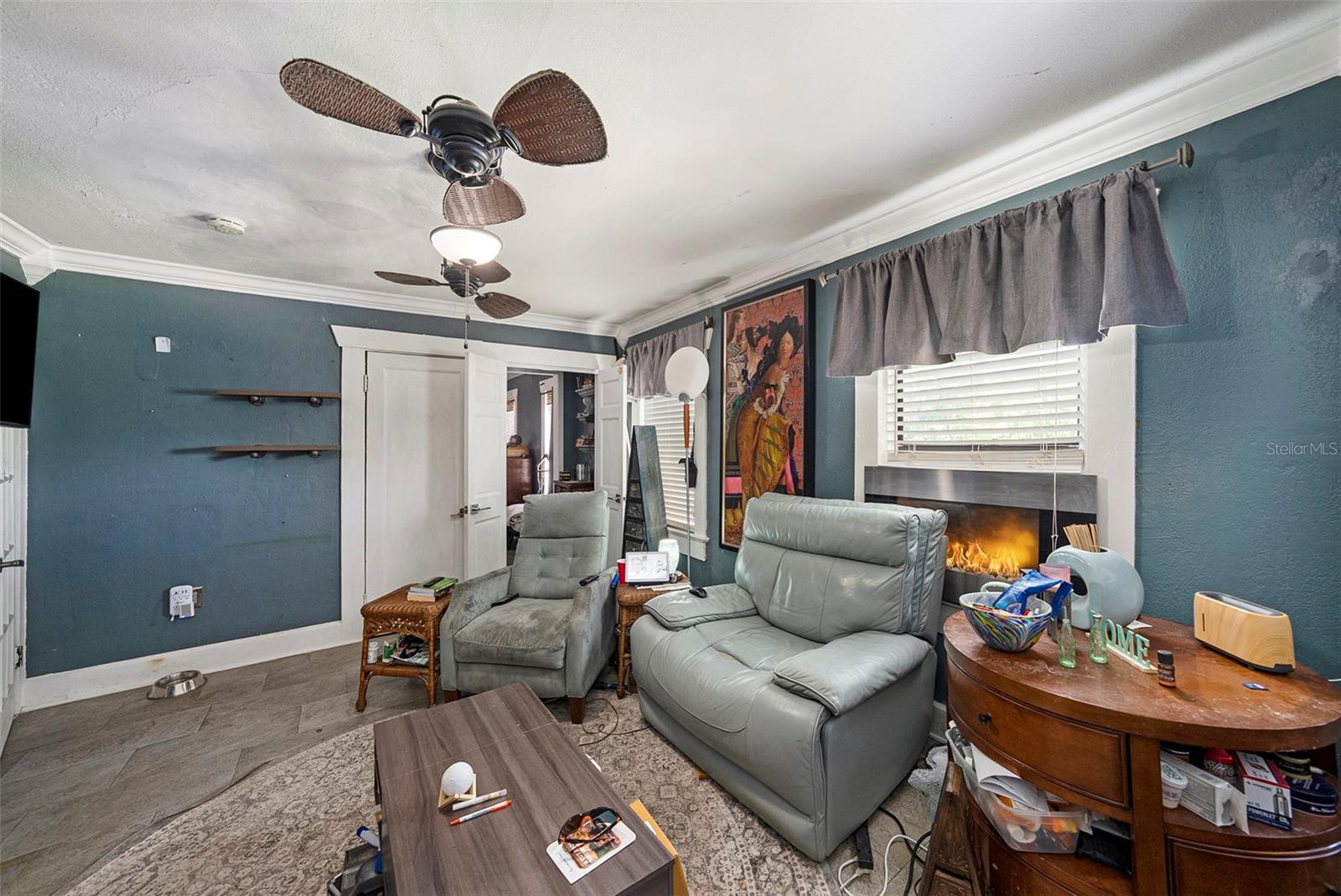Listing photo id 12 for 2255 Trelain Drive S