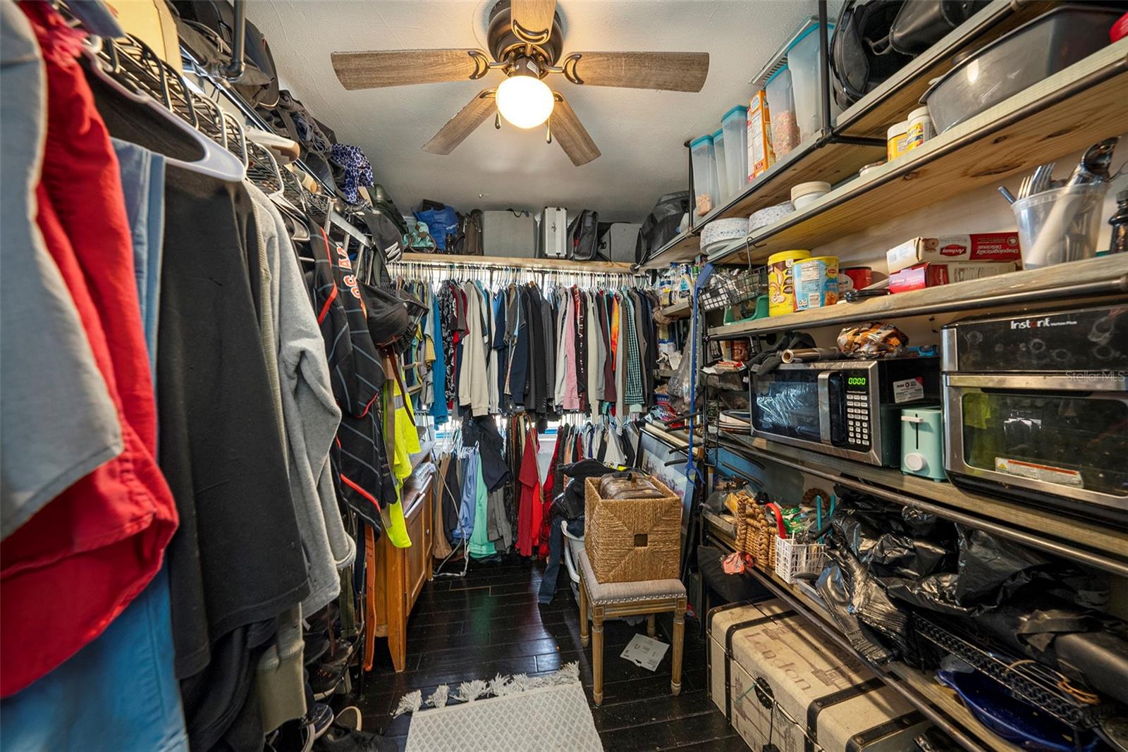 Listing photo id 13 for 2255 Trelain Drive S