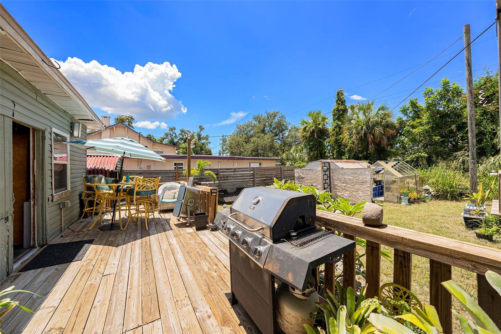 Listing photo id 19 for 2255 Trelain Drive S