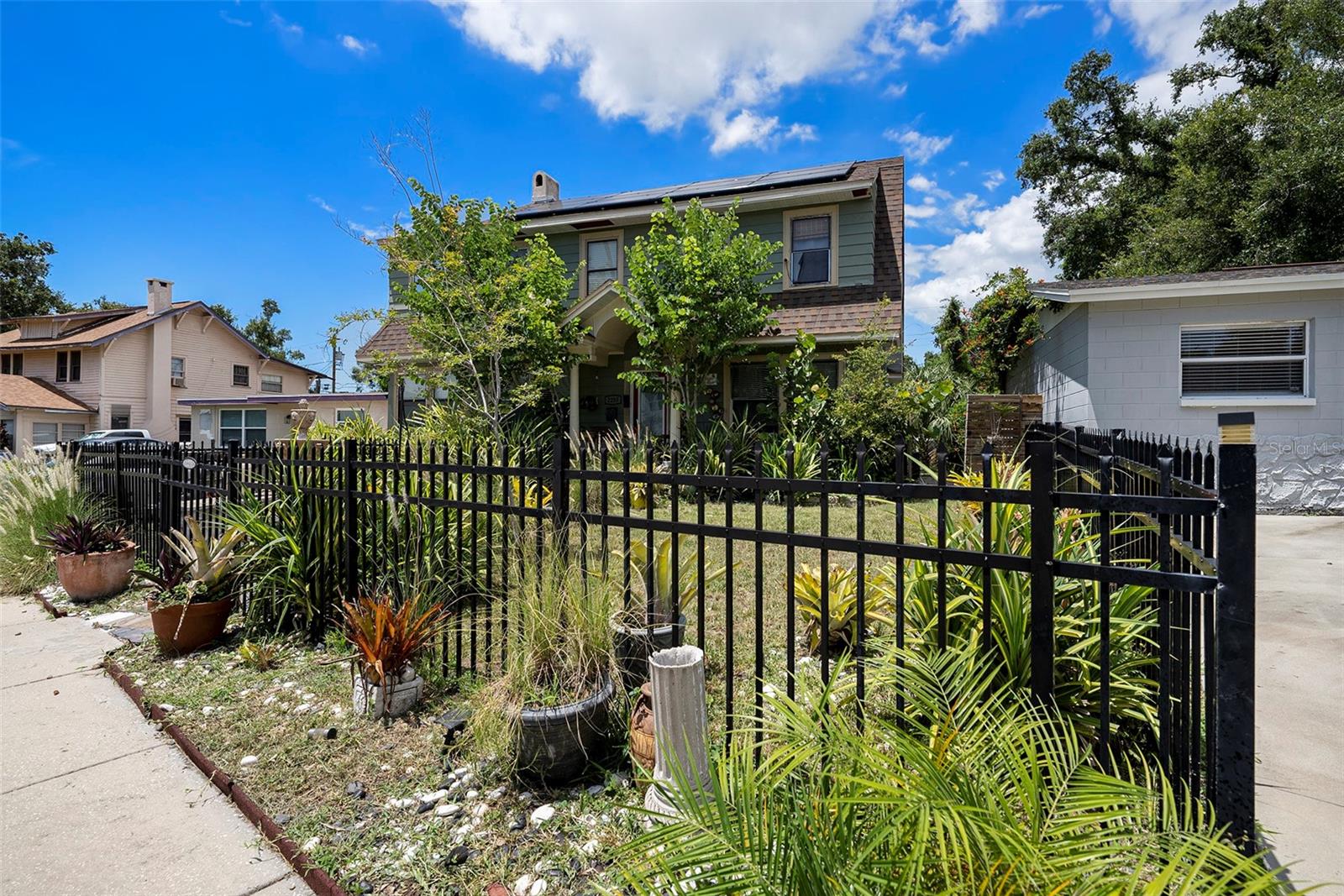 Listing photo id 21 for 2255 Trelain Drive S