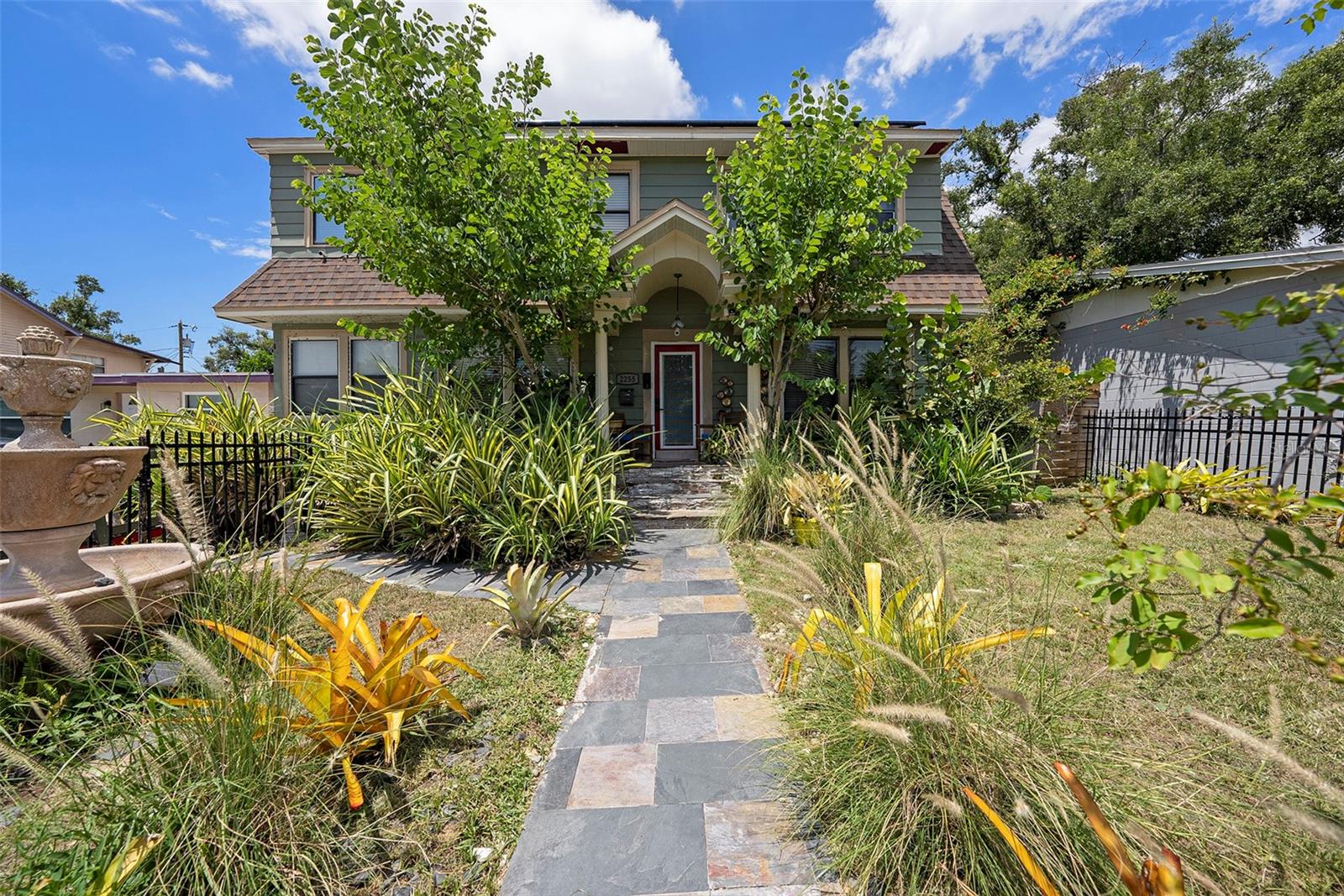 Listing photo id 22 for 2255 Trelain Drive S