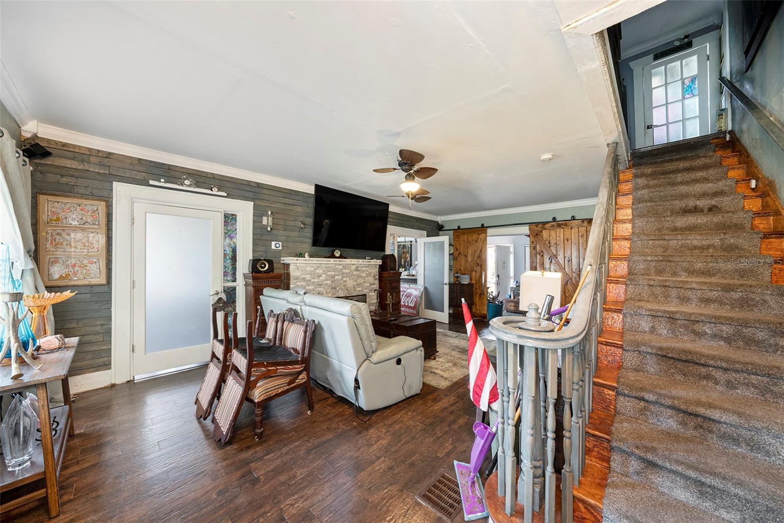 Listing photo id 1 for 2255 Trelain Drive S