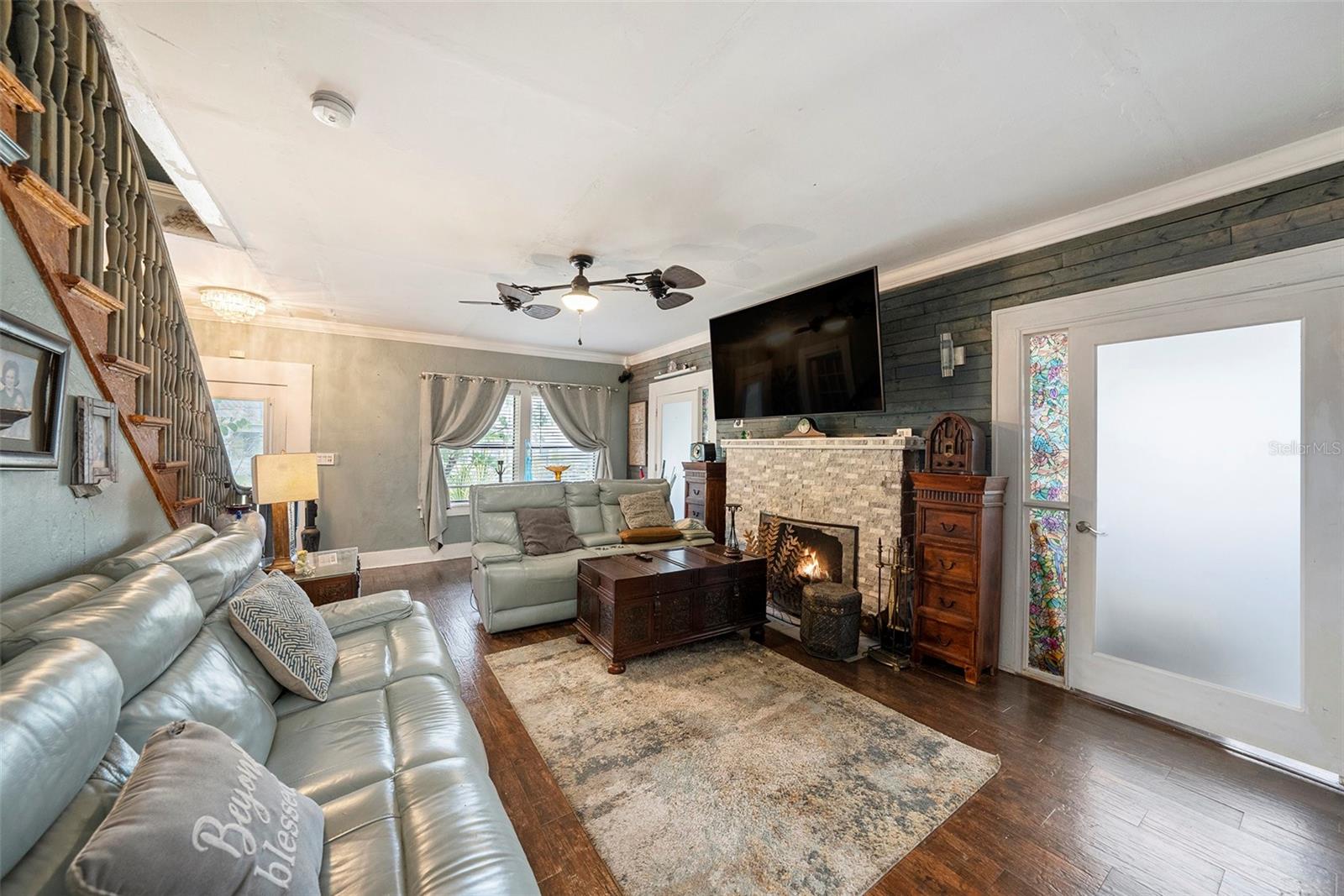 Listing photo id 4 for 2255 Trelain Drive S