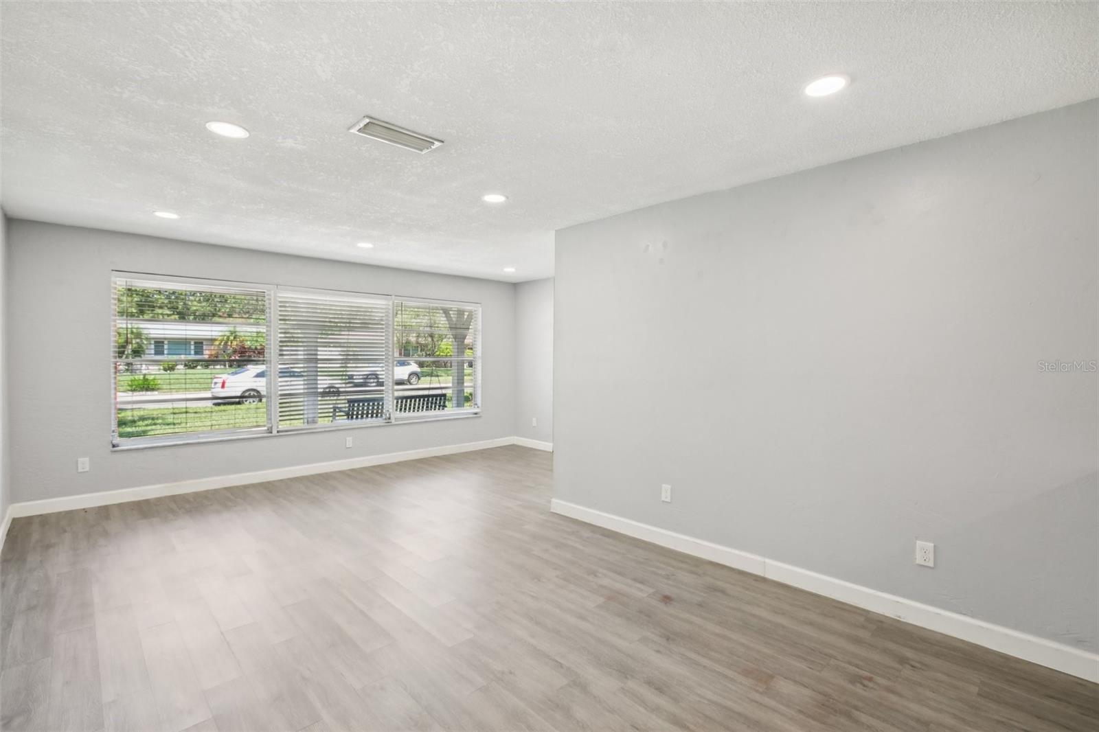 Image 4 of 34 For 1317 Ranchwood Drive E
